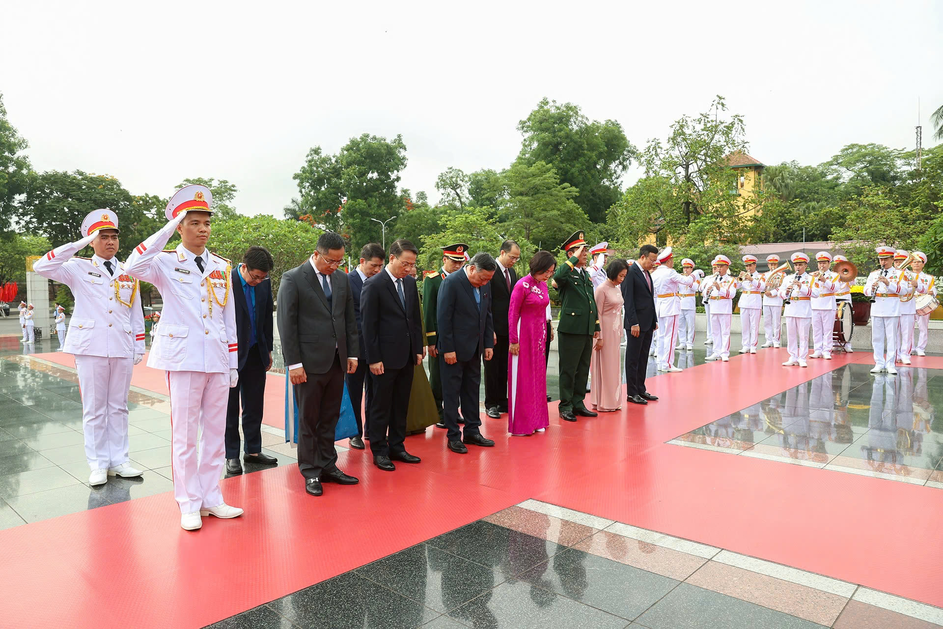 L&atilde;nh đạo Đảng, Nh&agrave; nước v&agrave;o Lăng viếng Chủ tịch Hồ Ch&iacute; Minh- Ảnh 11.