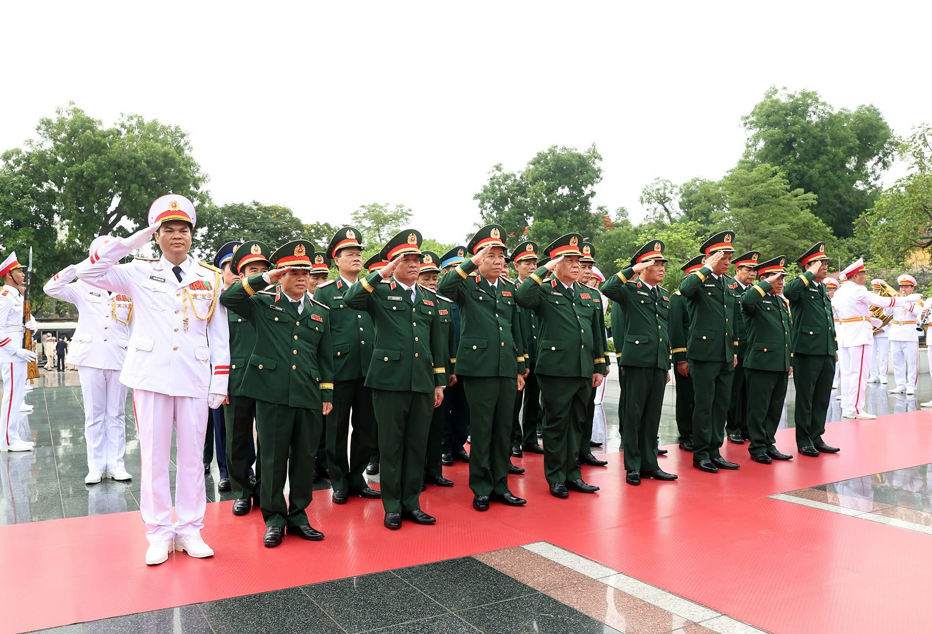 L&atilde;nh đạo Đảng, Nh&agrave; nước v&agrave;o Lăng viếng Chủ tịch Hồ Ch&iacute; Minh- Ảnh 8.