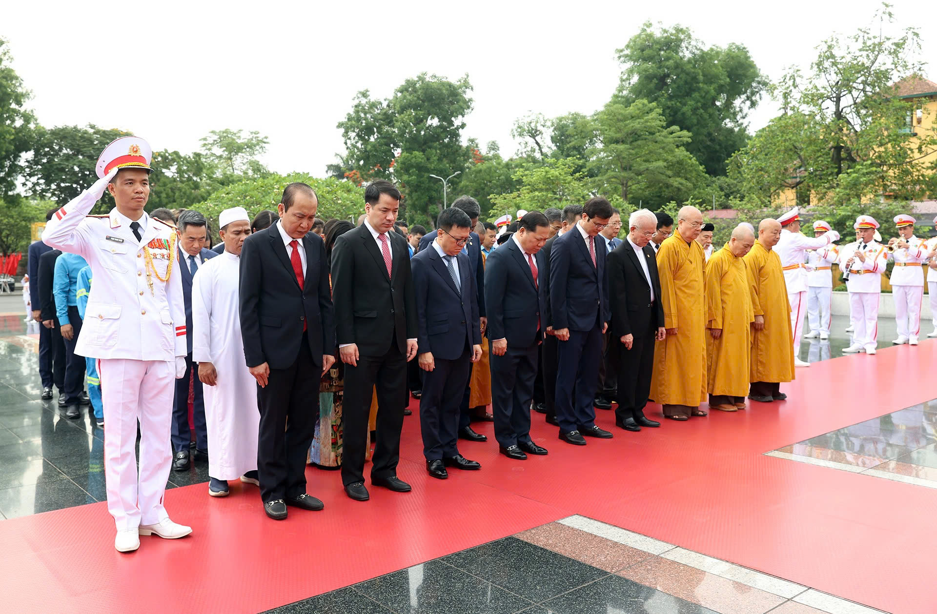 L&atilde;nh đạo Đảng, Nh&agrave; nước v&agrave;o Lăng viếng Chủ tịch Hồ Ch&iacute; Minh- Ảnh 10.