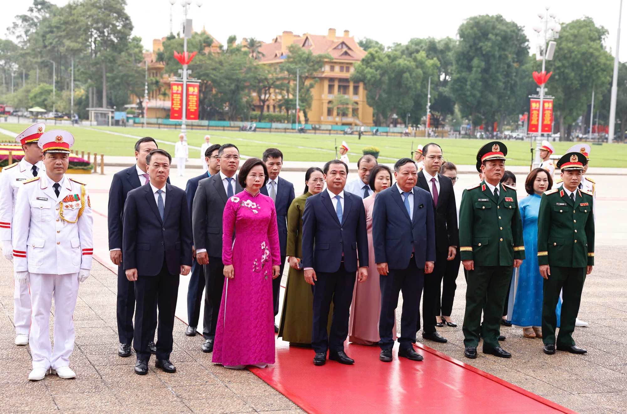 L&atilde;nh đạo Đảng, Nh&agrave; nước v&agrave;o Lăng viếng Chủ tịch Hồ Ch&iacute; Minh- Ảnh 6.