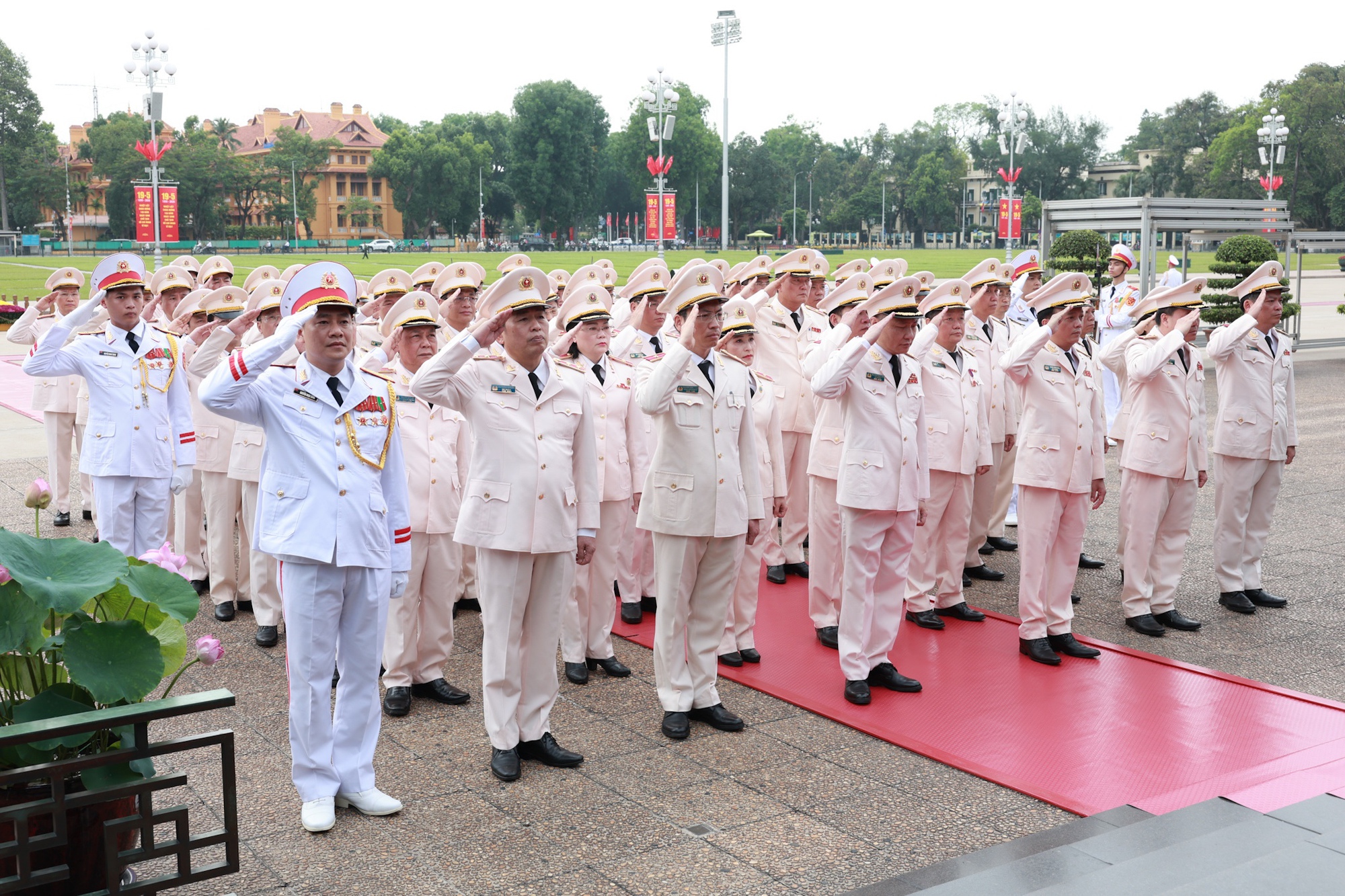 L&atilde;nh đạo Đảng, Nh&agrave; nước v&agrave;o Lăng viếng Chủ tịch Hồ Ch&iacute; Minh- Ảnh 4.