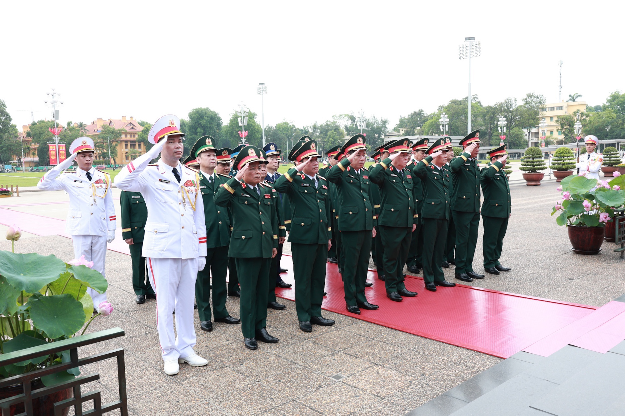 L&atilde;nh đạo Đảng, Nh&agrave; nước v&agrave;o Lăng viếng Chủ tịch Hồ Ch&iacute; Minh- Ảnh 3.