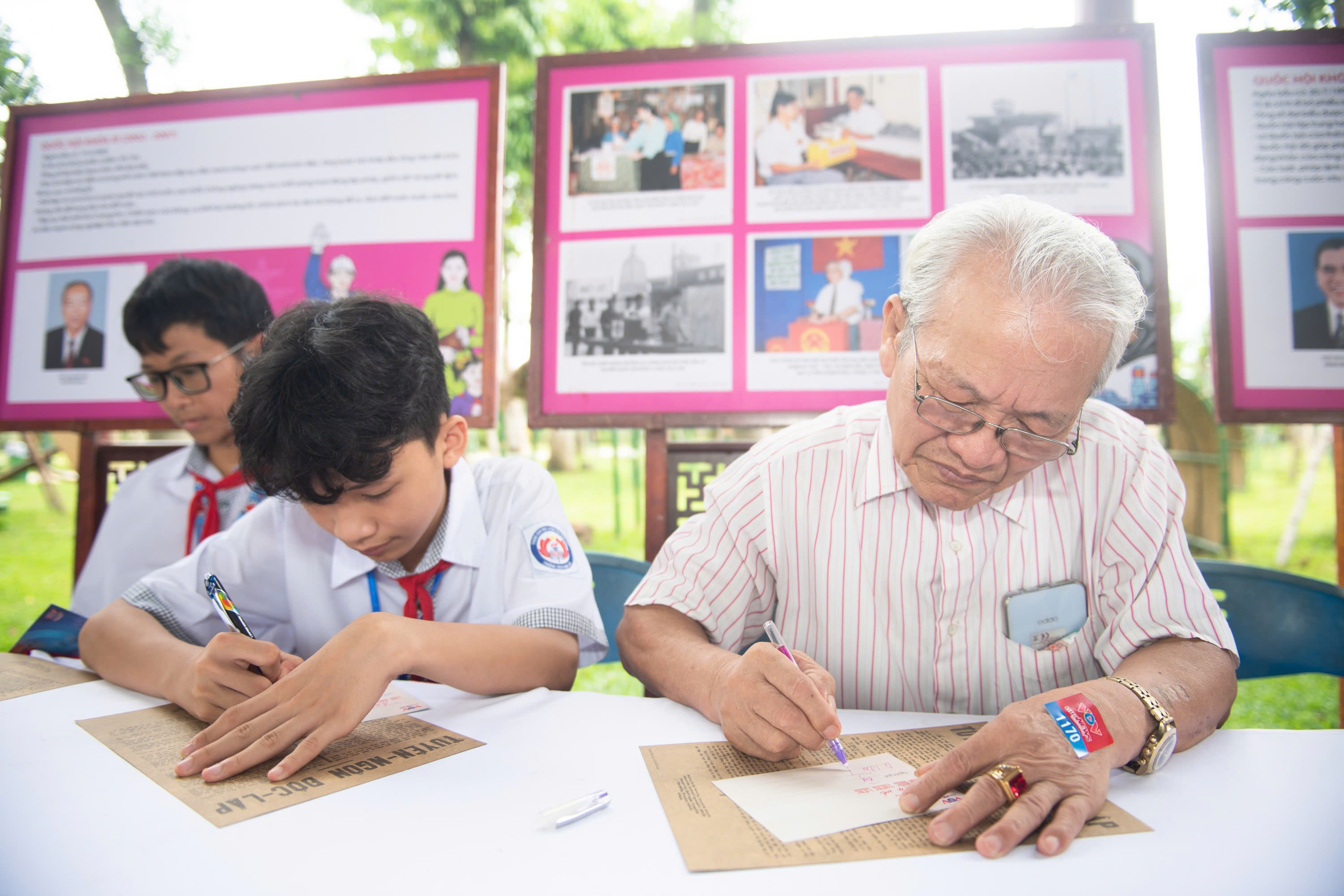 &ldquo;Đứng giữa Quảng trường Ba Đ&igrave;nh năm 1945&rdquo; nhờ c&ocirc;ng nghệ thực tế ảo- Ảnh 6.