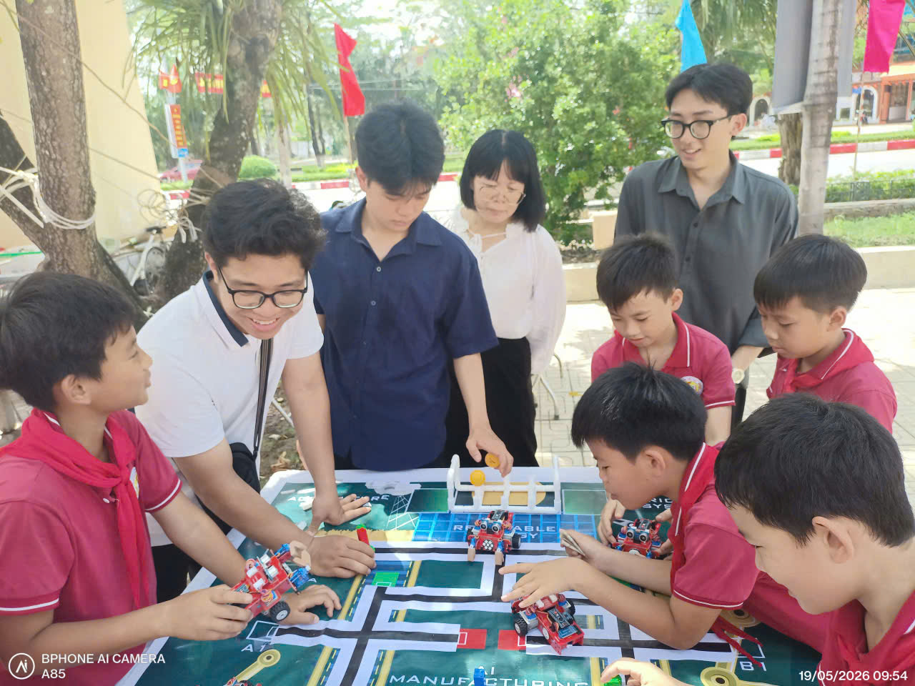 Gieo mầm tình yêu di sản từ những “lớp học trải nghiệm” tại Bảo tàng Ninh Bình - Ảnh 2.