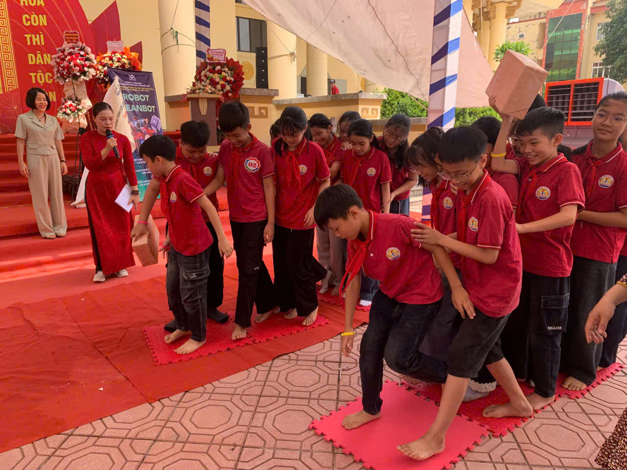 Gieo mầm tình yêu di sản từ những “lớp học trải nghiệm” tại Bảo tàng Ninh Bình - Ảnh 4.