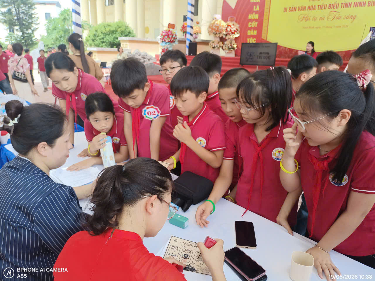 Gieo mầm tình yêu di sản từ những “lớp học trải nghiệm” tại Bảo tàng Ninh Bình - Ảnh 5.
