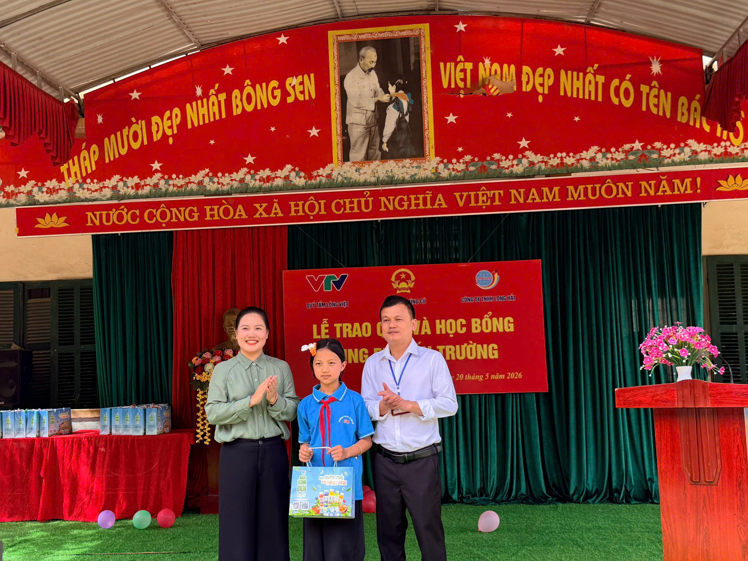 Quỹ Tấm lòng Việt trao học bổng cho 30 học sinh vượt khó tại Tuyên Quang- Ảnh 8. Quỹ Tấm lòng Việt trao học bổng cho 30 học sinh vượt khó tại Tuyên Quang- Ảnh 8.