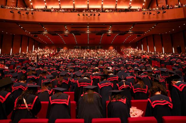 Không chỉ trao bằng tốt nghiệp, FPT Polytechnic tạo nên “ngày hội bước tới tương lai” cho hàng nghìn sinh viên- Ảnh 5. Không chỉ trao bằng tốt nghiệp, FPT Polytechnic tạo nên “ngày hội bước tới tương lai” cho hàng nghìn sinh viên- Ảnh 5.