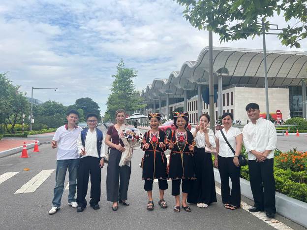 Không chỉ trao bằng tốt nghiệp, FPT Polytechnic tạo nên “ngày hội bước tới tương lai” cho hàng nghìn sinh viên- Ảnh 1. Không chỉ trao bằng tốt nghiệp, FPT Polytechnic tạo nên “ngày hội bước tới tương lai” cho hàng nghìn sinh viên- Ảnh 1.