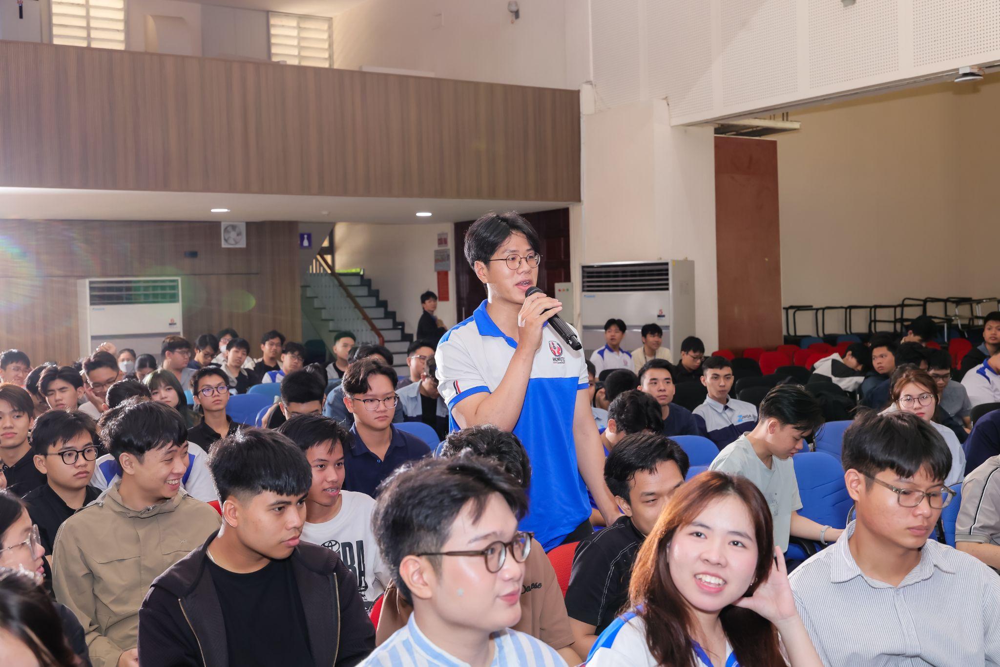 Deye Vietnam kết nối sinh vi&ecirc;n với xu hướng nghề nghiệp năng lượng t&aacute;i tạo tương lai- Ảnh 3.