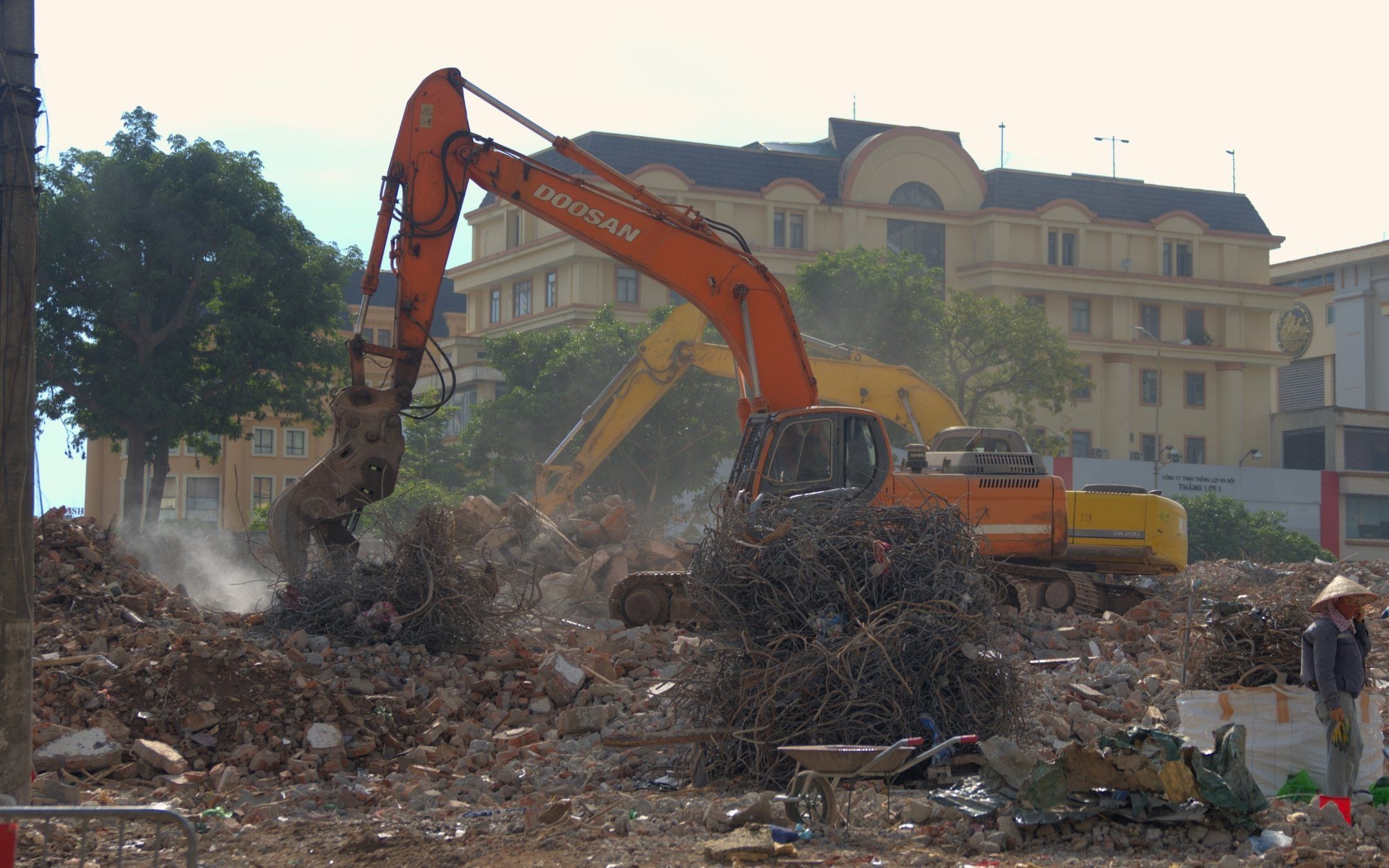Phố Vạn Kiếp trước bước chuyển mình từ dự án cầu Trần Hưng Đạo - Ảnh 1.
