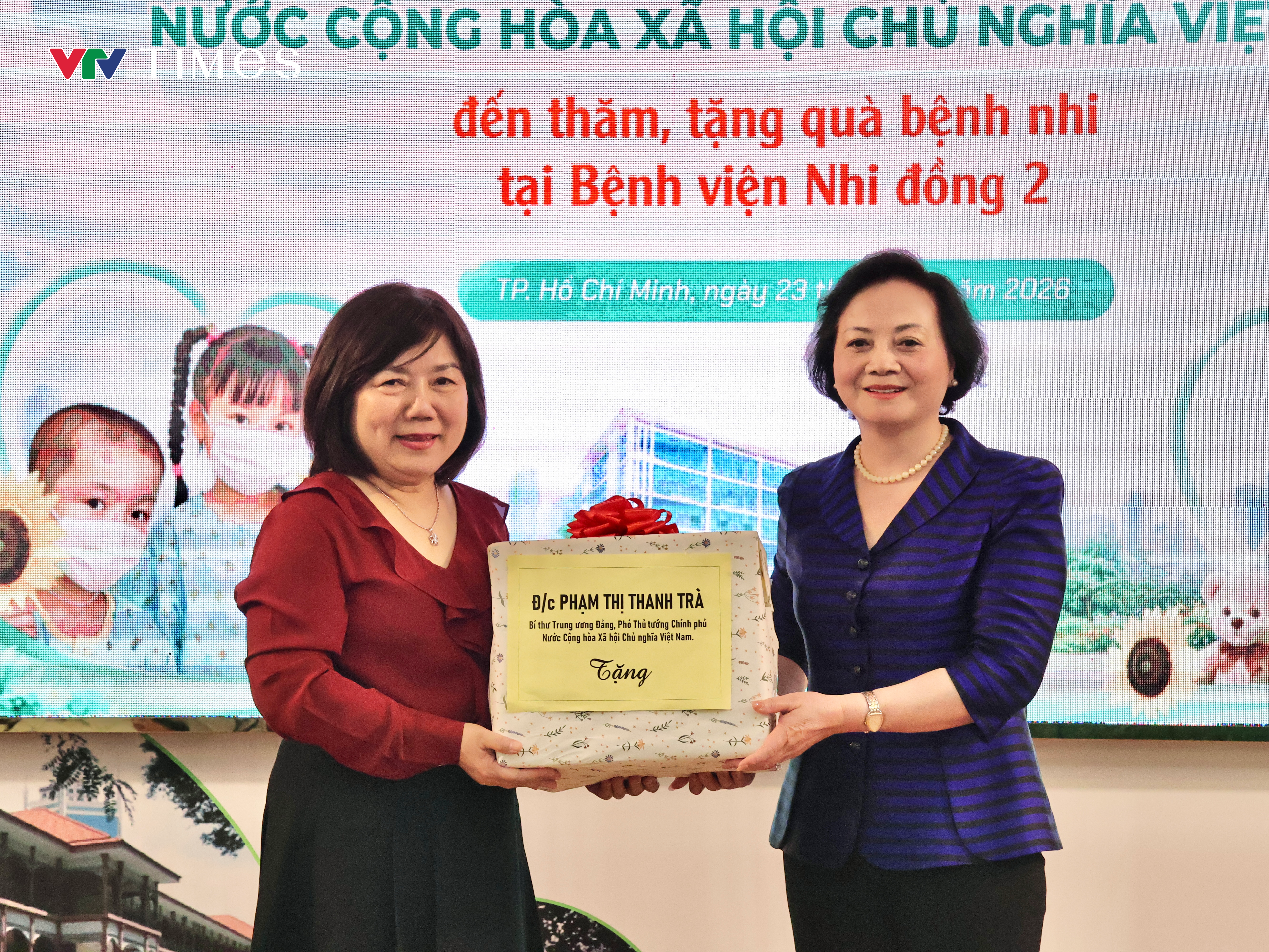 Phó Thủ tướng Phạm Thị Thanh Trà thăm và tặng quà các bệnh nhi nhân ngày 1/6- Ảnh 3. Phó Thủ tướng Phạm Thị Thanh Trà thăm và tặng quà các bệnh nhi nhân ngày 1/6- Ảnh 3.
