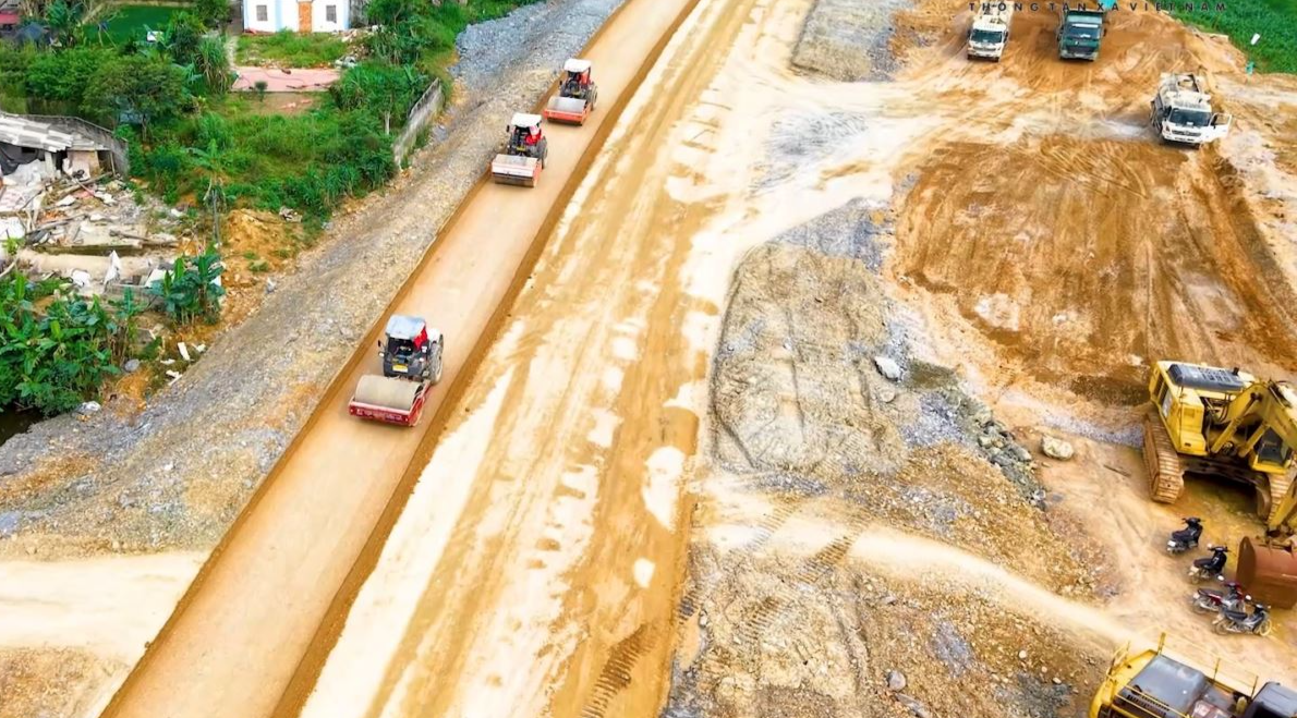 Áp lực giải ngân hơn 80% vốn đầu tư công trong các tháng cuối năm - Ảnh 1.