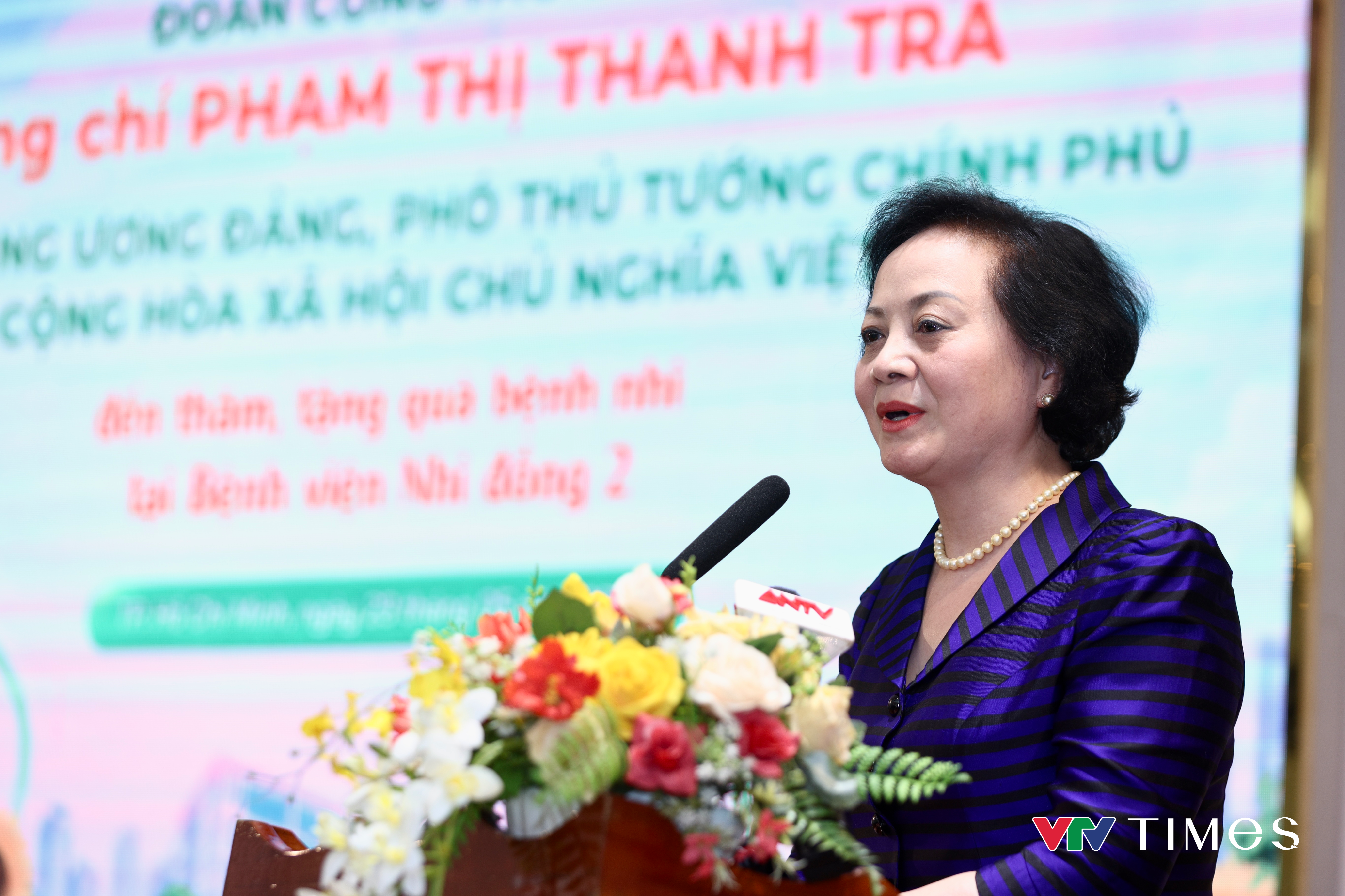 Phó Thủ tướng Phạm Thị Thanh Trà thăm và tặng quà các bệnh nhi nhân ngày 1/6- Ảnh 5. Phó Thủ tướng Phạm Thị Thanh Trà thăm và tặng quà các bệnh nhi nhân ngày 1/6- Ảnh 5.