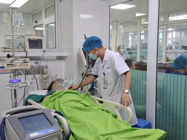 Phú Thọ: Hai người đàn ông ngất xỉu khi gặt lúa giữa nắng gắt - Ảnh 1.