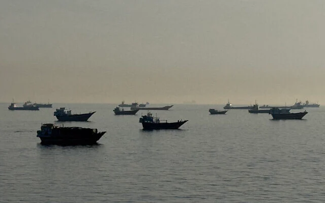 Iran xác nhận đang thu phí "dịch vụ hàng hải" qua eo biển Hormuz- Ảnh 1. Iran xác nhận đang thu phí "dịch vụ hàng hải" qua eo biển Hormuz- Ảnh 1.
