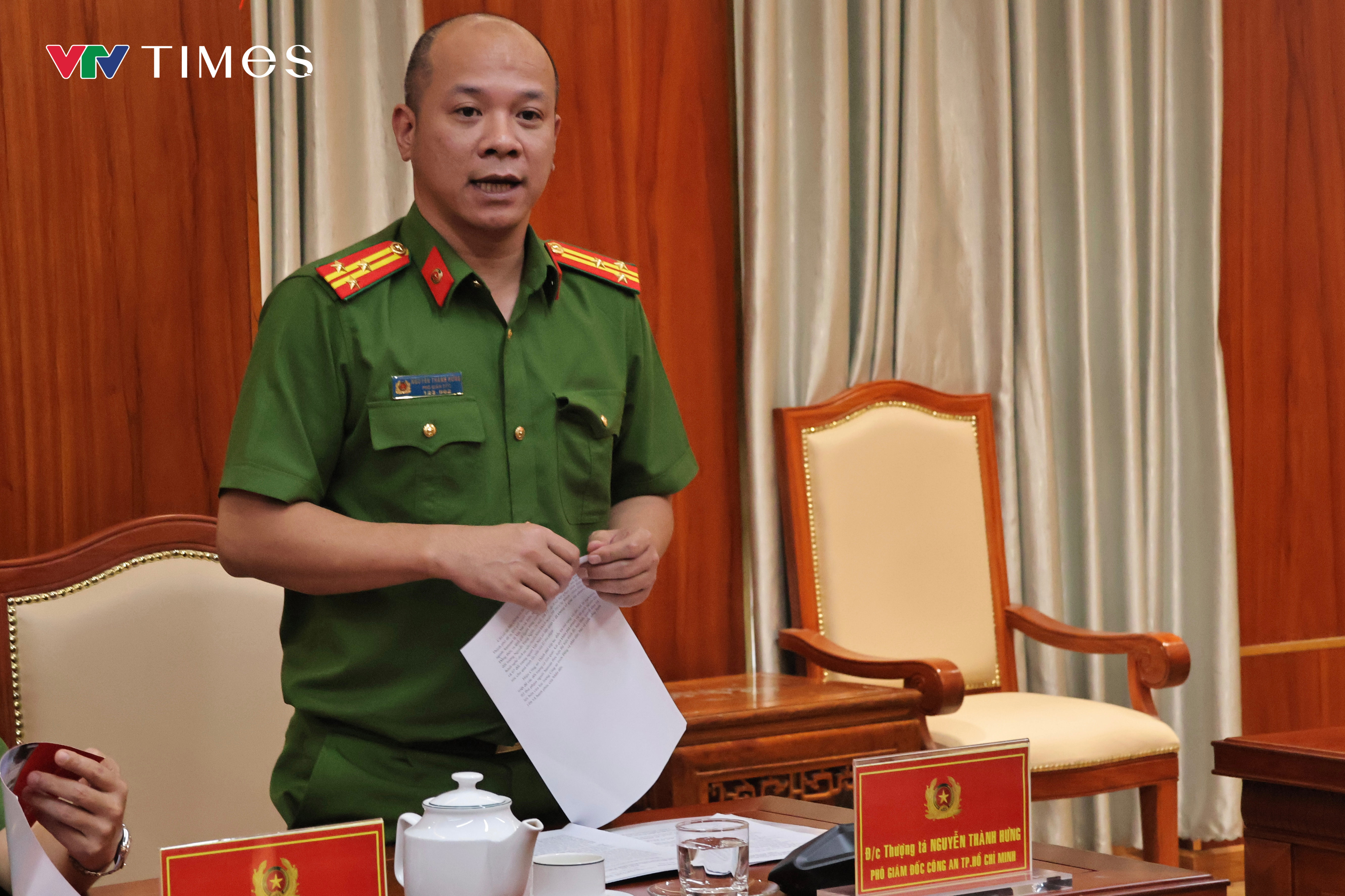 C&ocirc;ng an TP Hồ Ch&iacute; Minh di l&yacute; 2 đối tượng nổ s&uacute;ng giết người chỉ chưa đầy 72 giờ sau g&acirc;y &aacute;n - Ảnh 1.