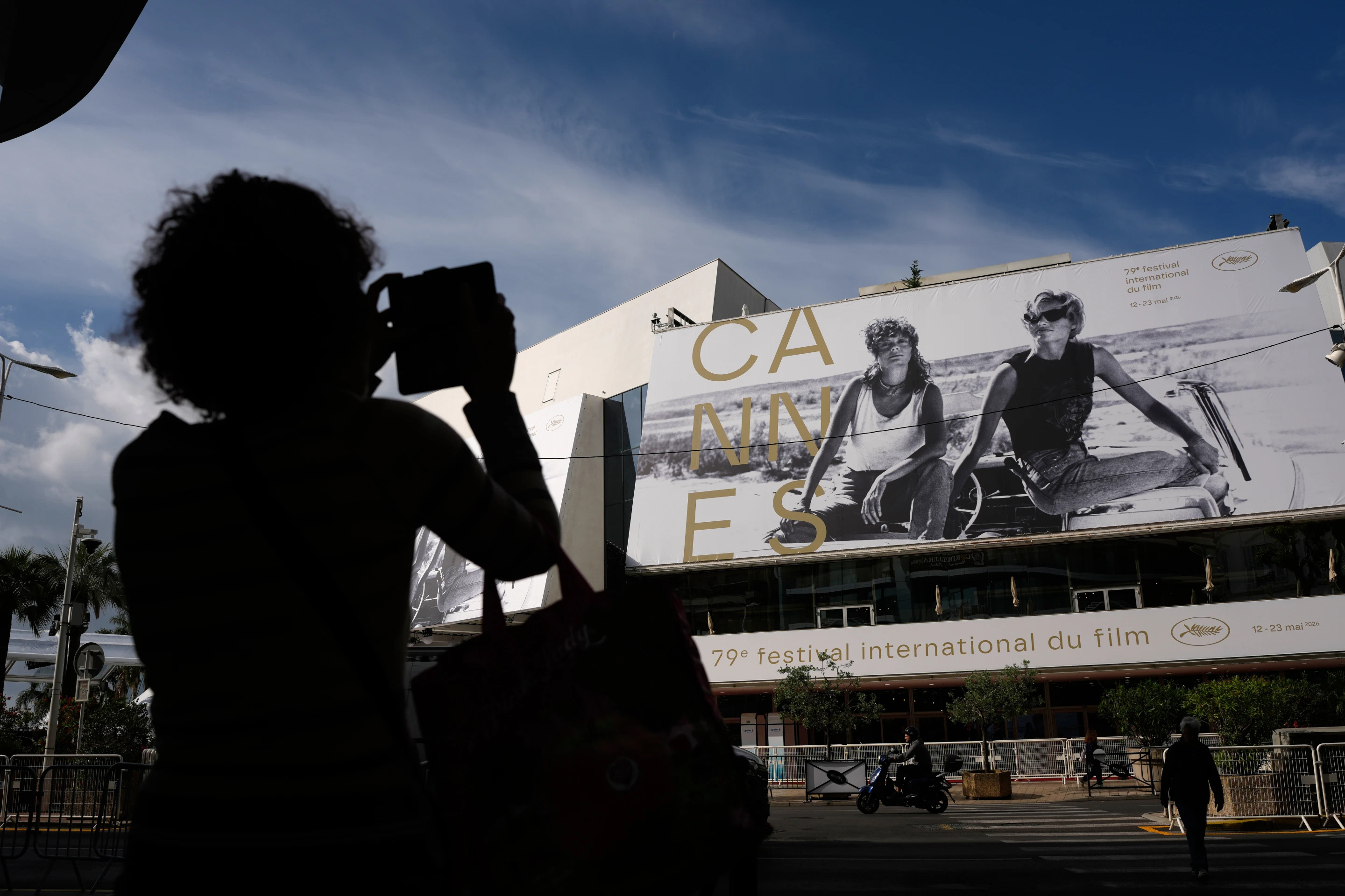 Công cụ hay mối đe doạ: Thấy gì từ việc sự “trỗi dậy” của AI tại LHP Cannes 2026? - Ảnh 1.