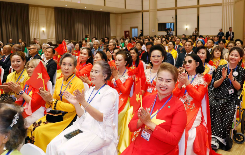 Tổng B&iacute; thư, Chủ tịch nước T&ocirc; L&acirc;m gặp gỡ cộng đồng người Việt Nam tại Th&aacute;i Lan - Ảnh 5.