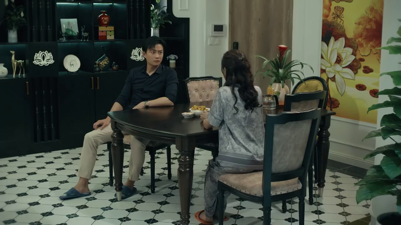 Dưới ô cửa sáng đèn - Tập 6: Chồng Diệu sắp ngoại tình, tìm đến tận nhà gái trẻ - Ảnh 2.