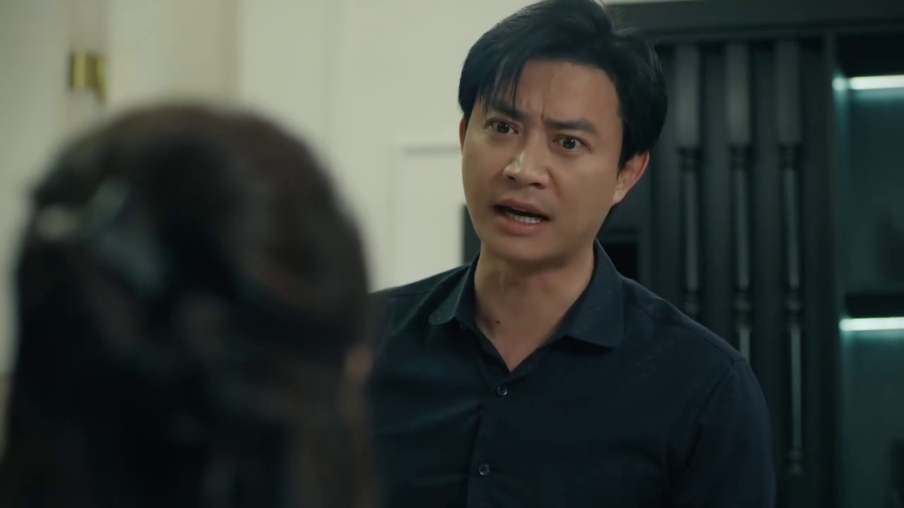 Dưới ô cửa sáng đèn - Tập 6: Chồng Diệu sắp ngoại tình, tìm đến tận nhà gái trẻ - Ảnh 1.