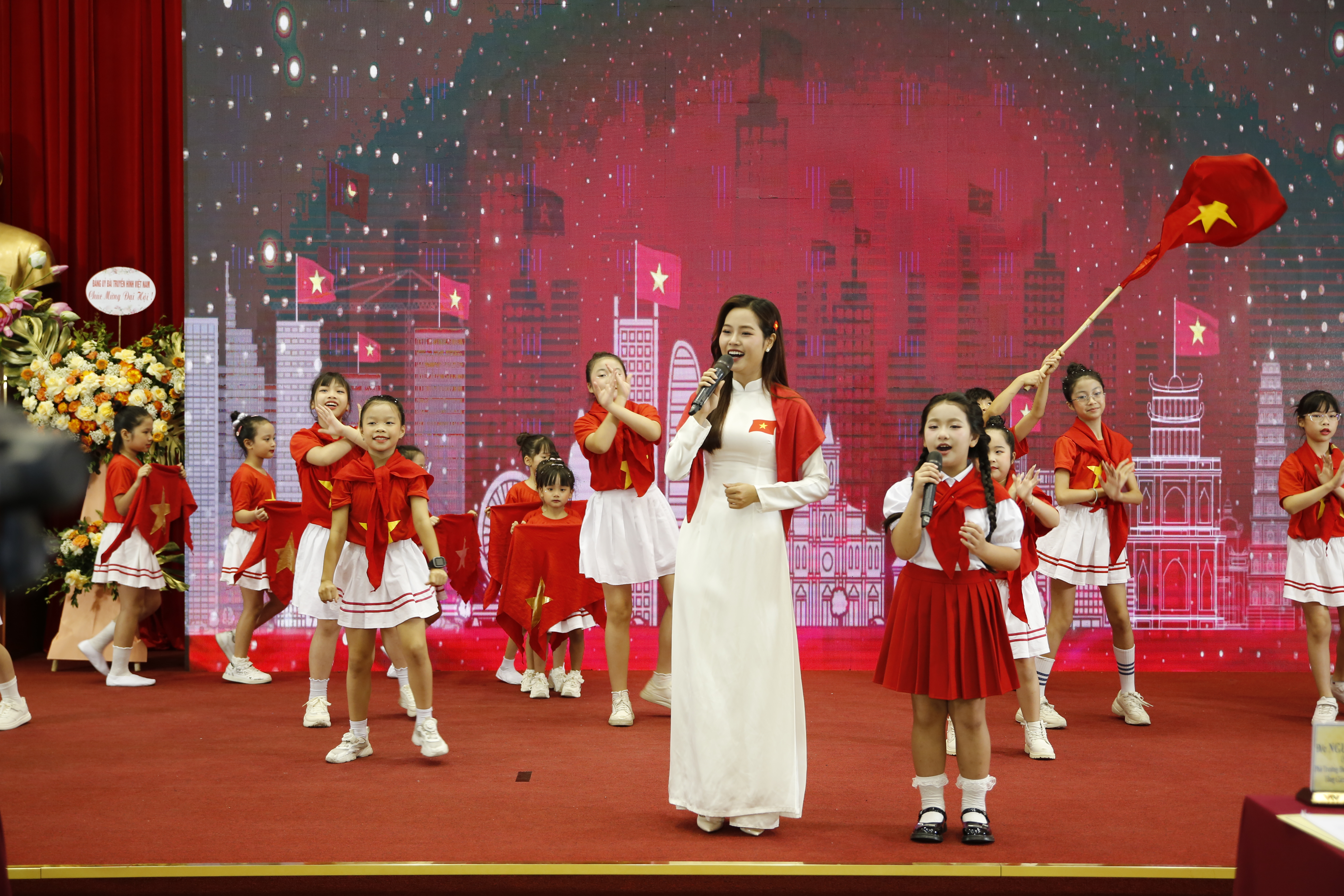 Đại hội đại biểu Li&ecirc;n chi hội nh&agrave; b&aacute;o Đ&agrave;i THVN lần thứ VIII: Bản lĩnh, s&aacute;ng tạo v&agrave; tr&aacute;ch nhiệm - Ảnh 5.