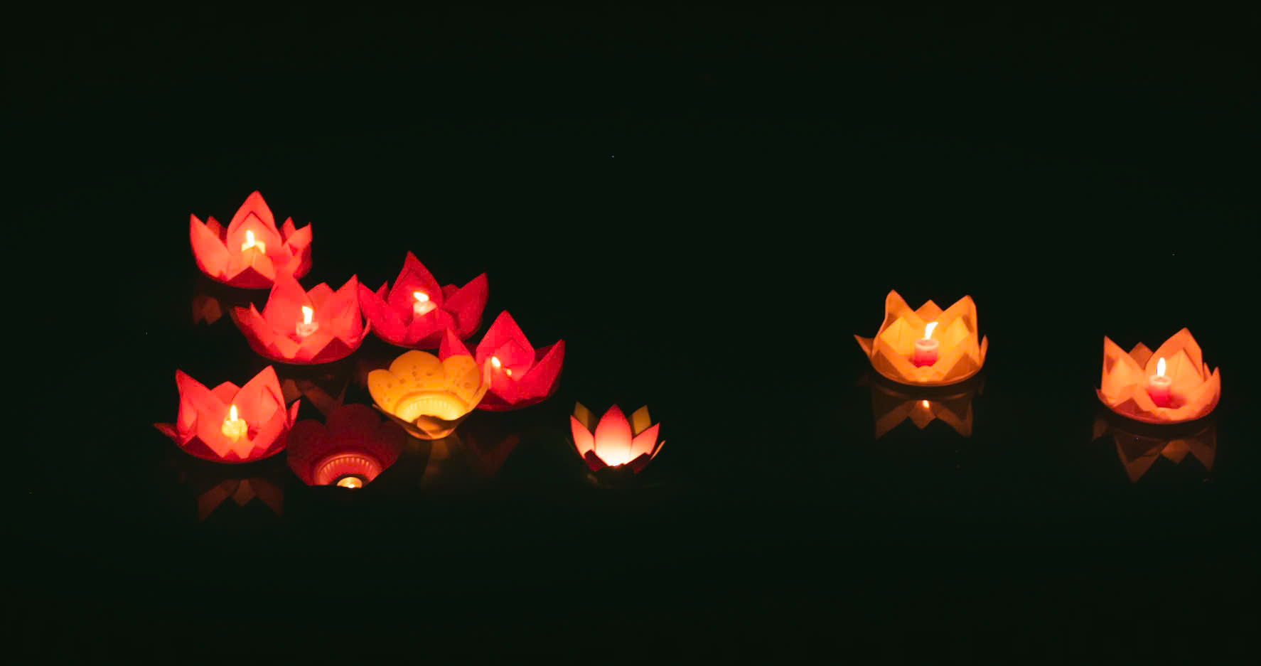 TP Hồ Chí Minh: Đêm hội hoa đăng rực rỡ thắp sáng dòng kênh Nhiêu Lộc - Thị Nghè- Ảnh 5. TP Hồ Chí Minh: Đêm hội hoa đăng rực rỡ thắp sáng dòng kênh Nhiêu Lộc - Thị Nghè- Ảnh 5.