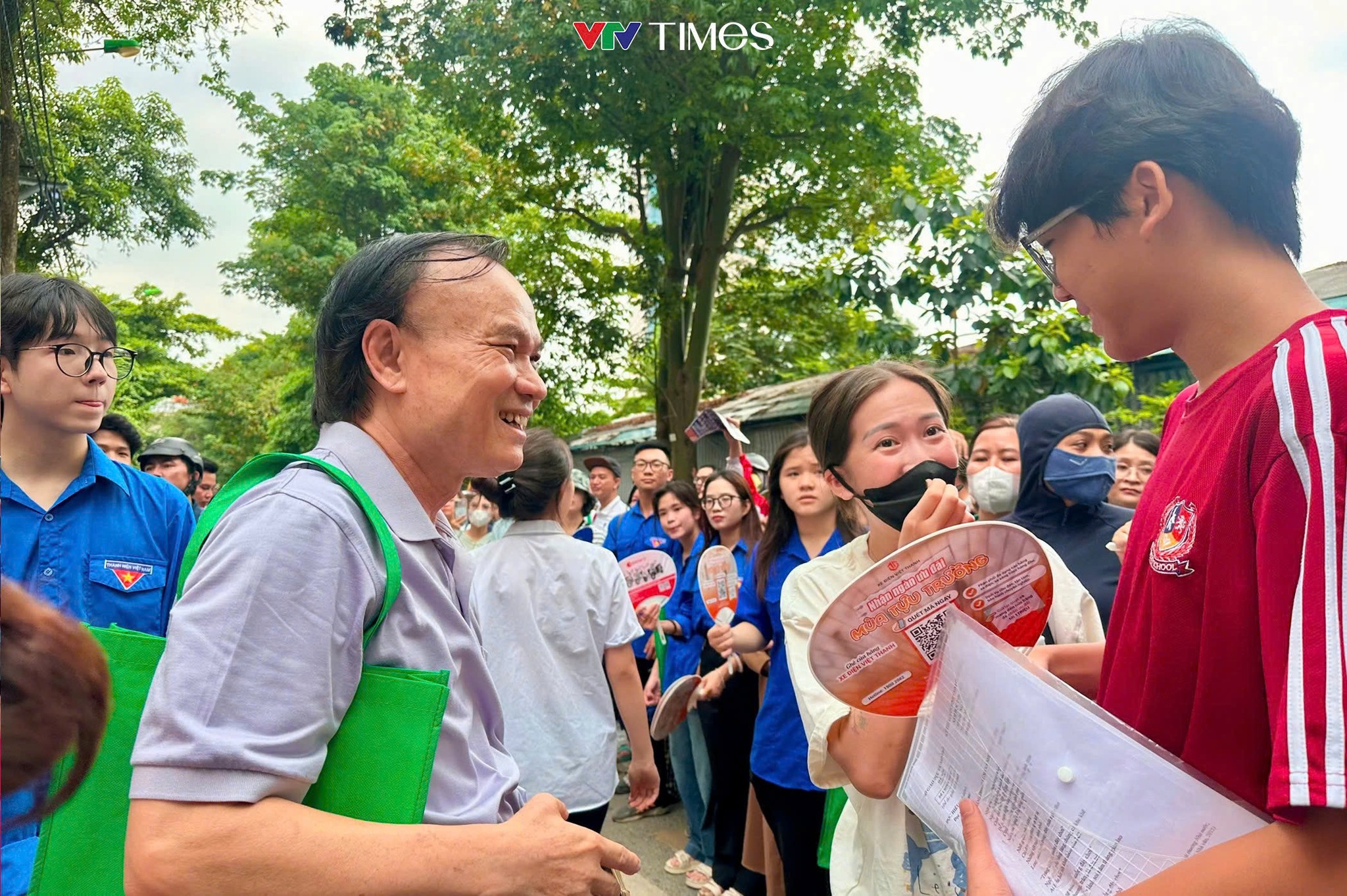 Sĩ tử H&agrave; Nội người cười rạng rỡ, người tiếc nuối sau m&ocirc;n Ngữ văn thi lớp 10 - Ảnh 7.