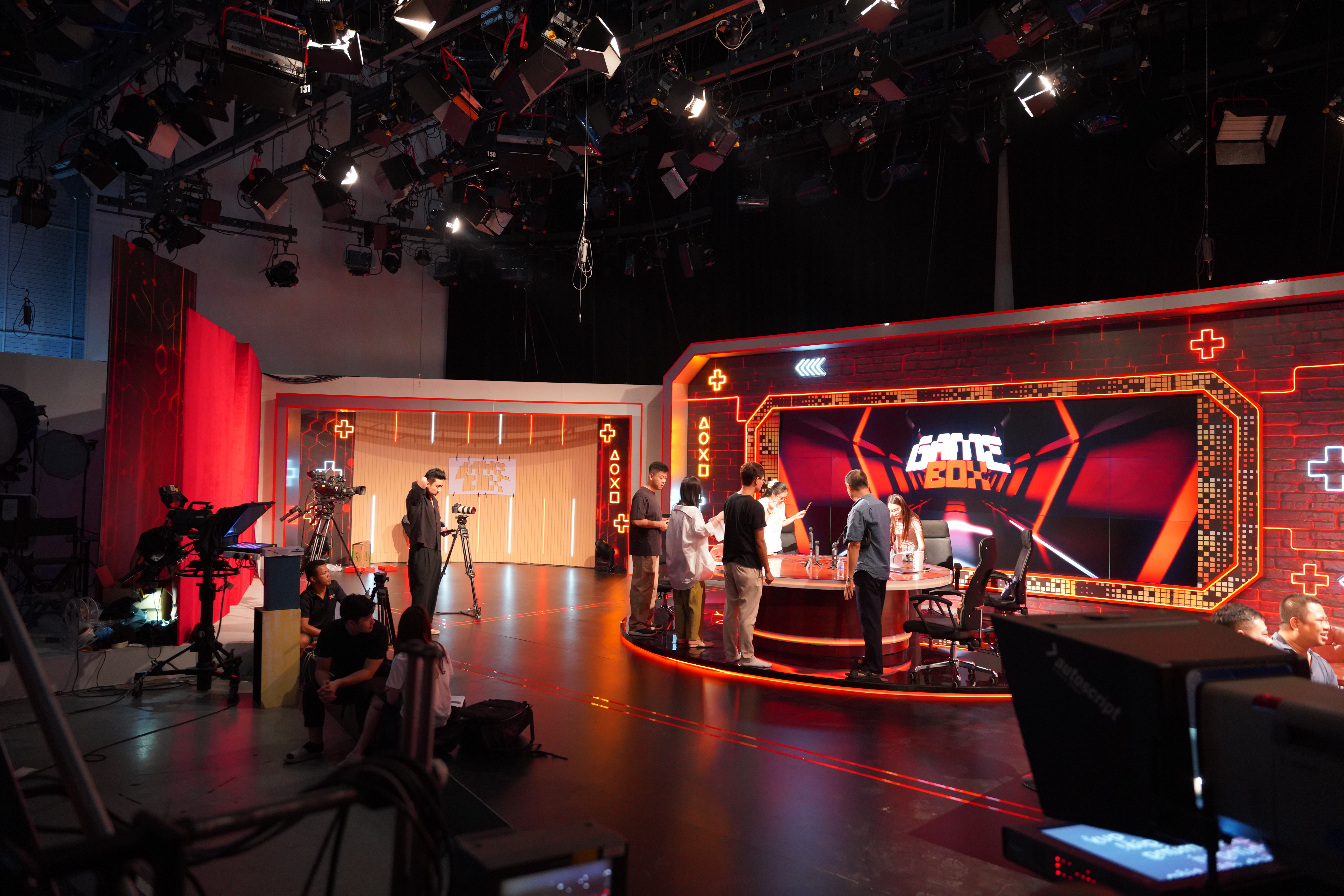 Gamebox - gameshow đưa người nổi tiếng v&agrave;o "trạm game" để kể những c&acirc;u chuyện chưa từng được tiết lộ - Ảnh 2.