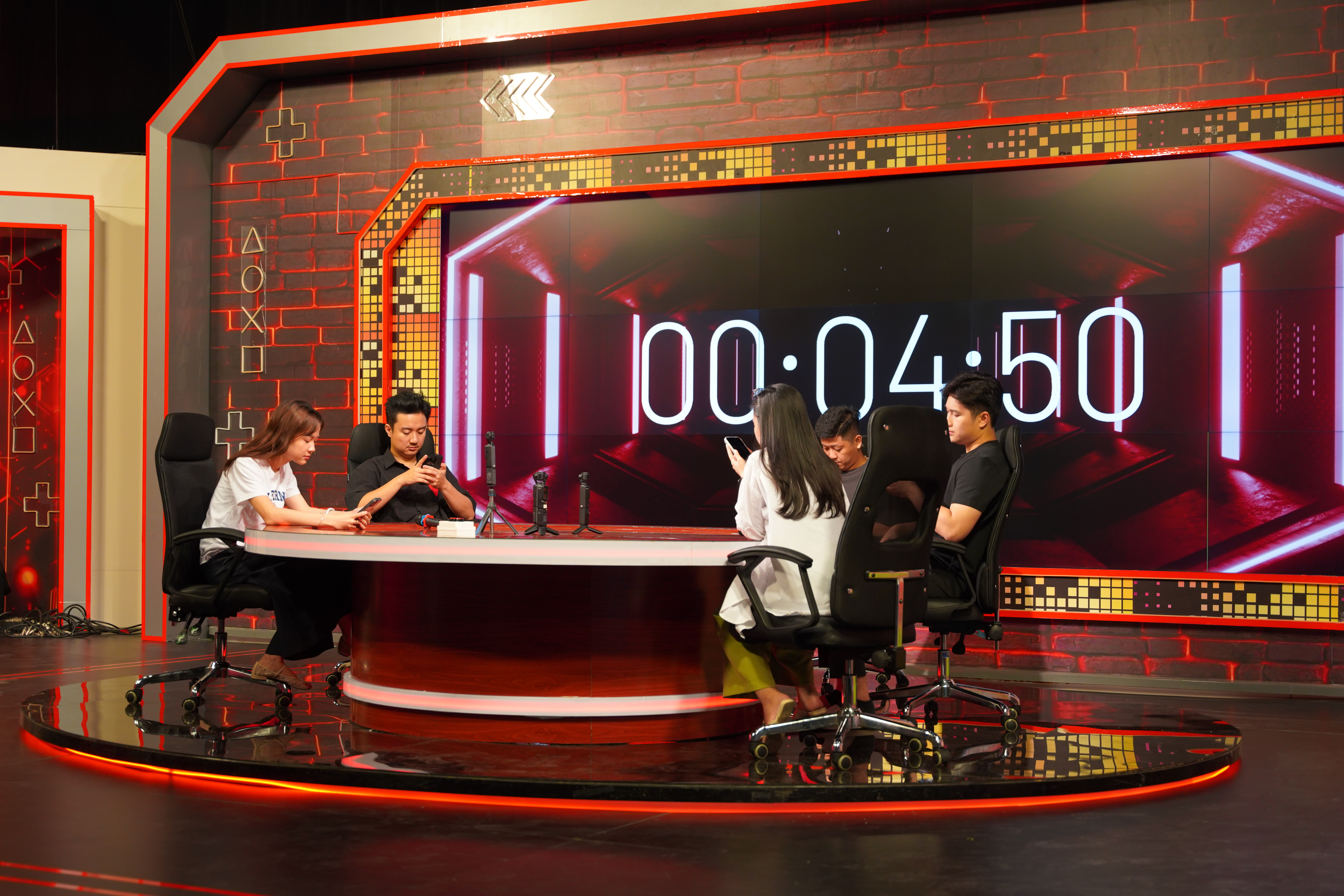 Gamebox - gameshow đưa người nổi tiếng v&agrave;o "trạm game" để kể những c&acirc;u chuyện chưa từng được tiết lộ - Ảnh 3.