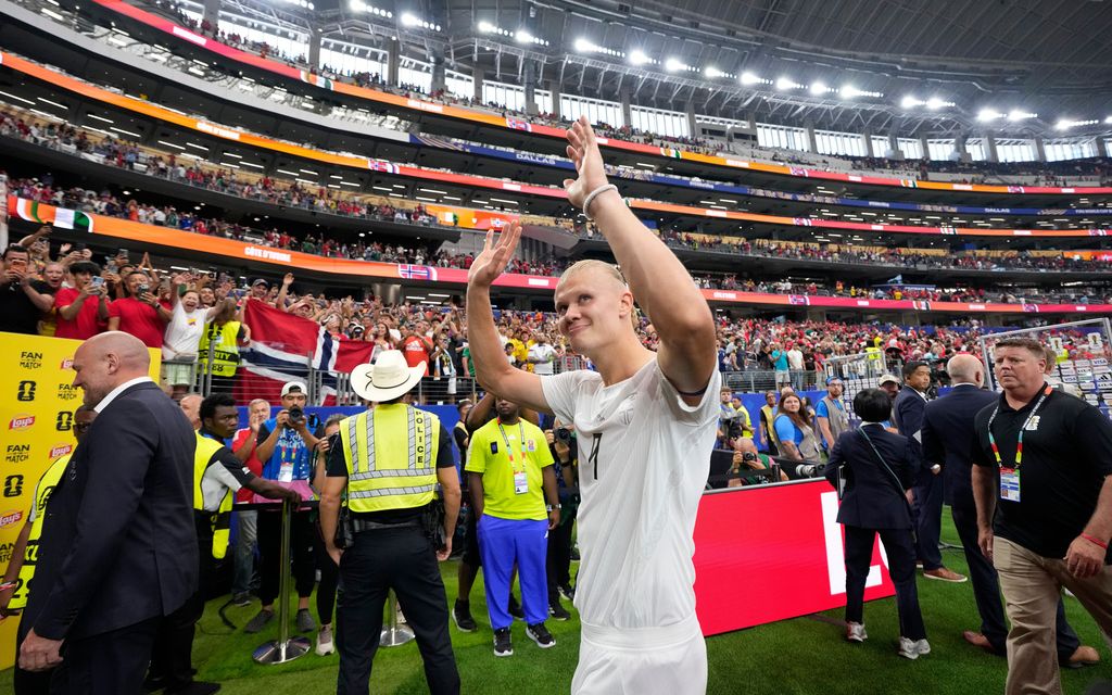 Haaland đưa Na Uy v&agrave;o tứ kết World Cup lần đầu ti&ecirc;n: "Mọi người chỉ cần tận hưởng th&ocirc;i" - Ảnh 2.