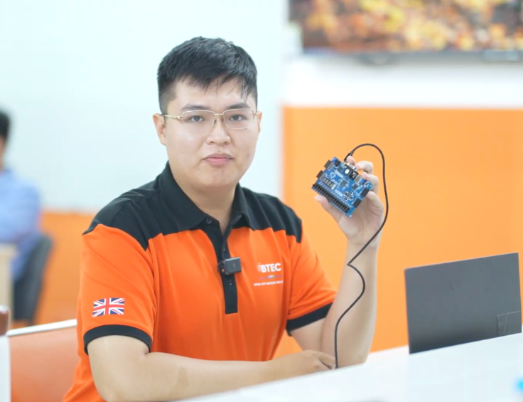 Từ giảng đường đến nhà máy chip: Khi sinh viên bước vào ngành bán dẫn ngay từ năm nhất- Ảnh 2.