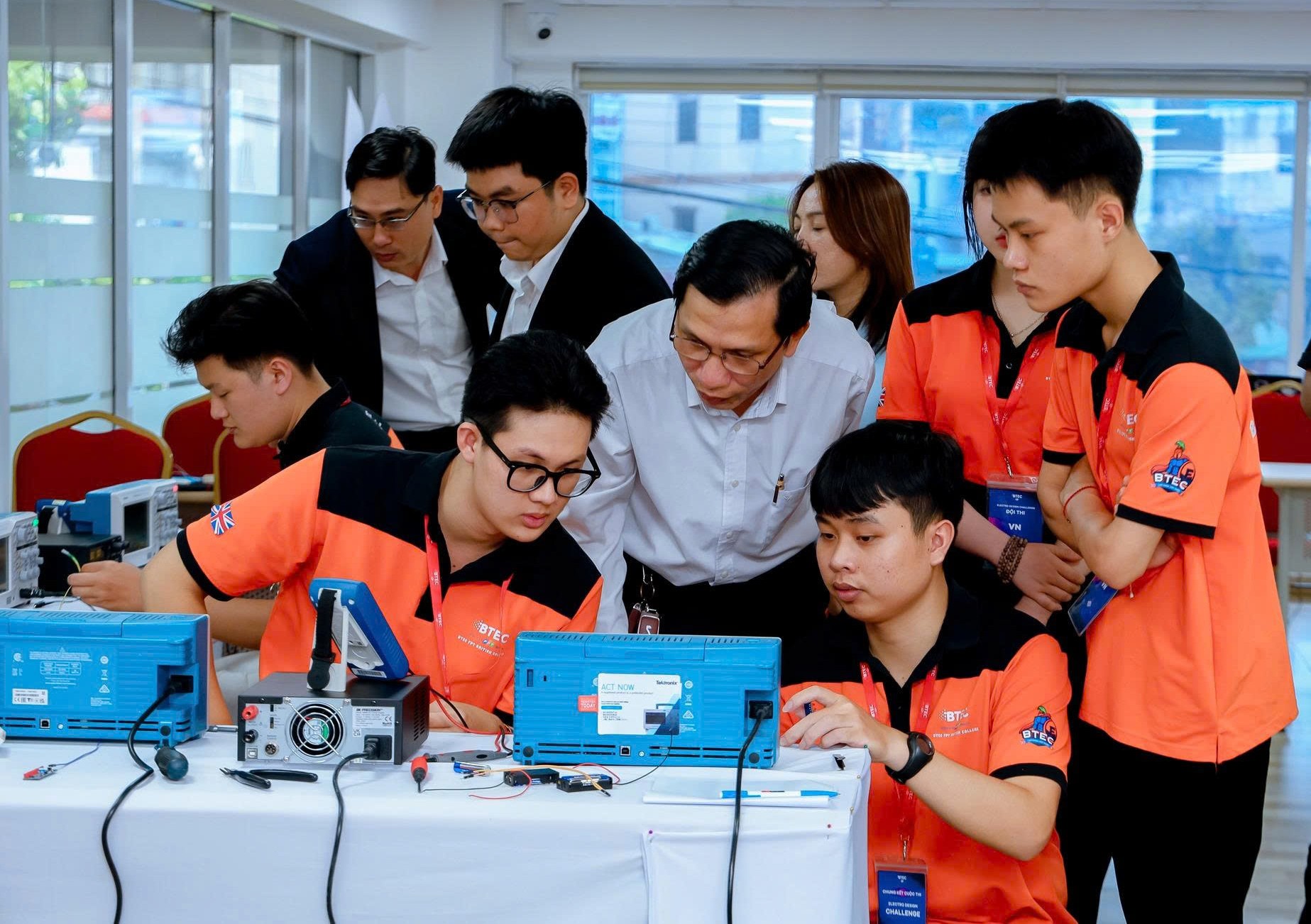 Từ giảng đường đến nhà máy chip: Khi sinh viên bước vào ngành bán dẫn ngay từ năm nhất- Ảnh 3.