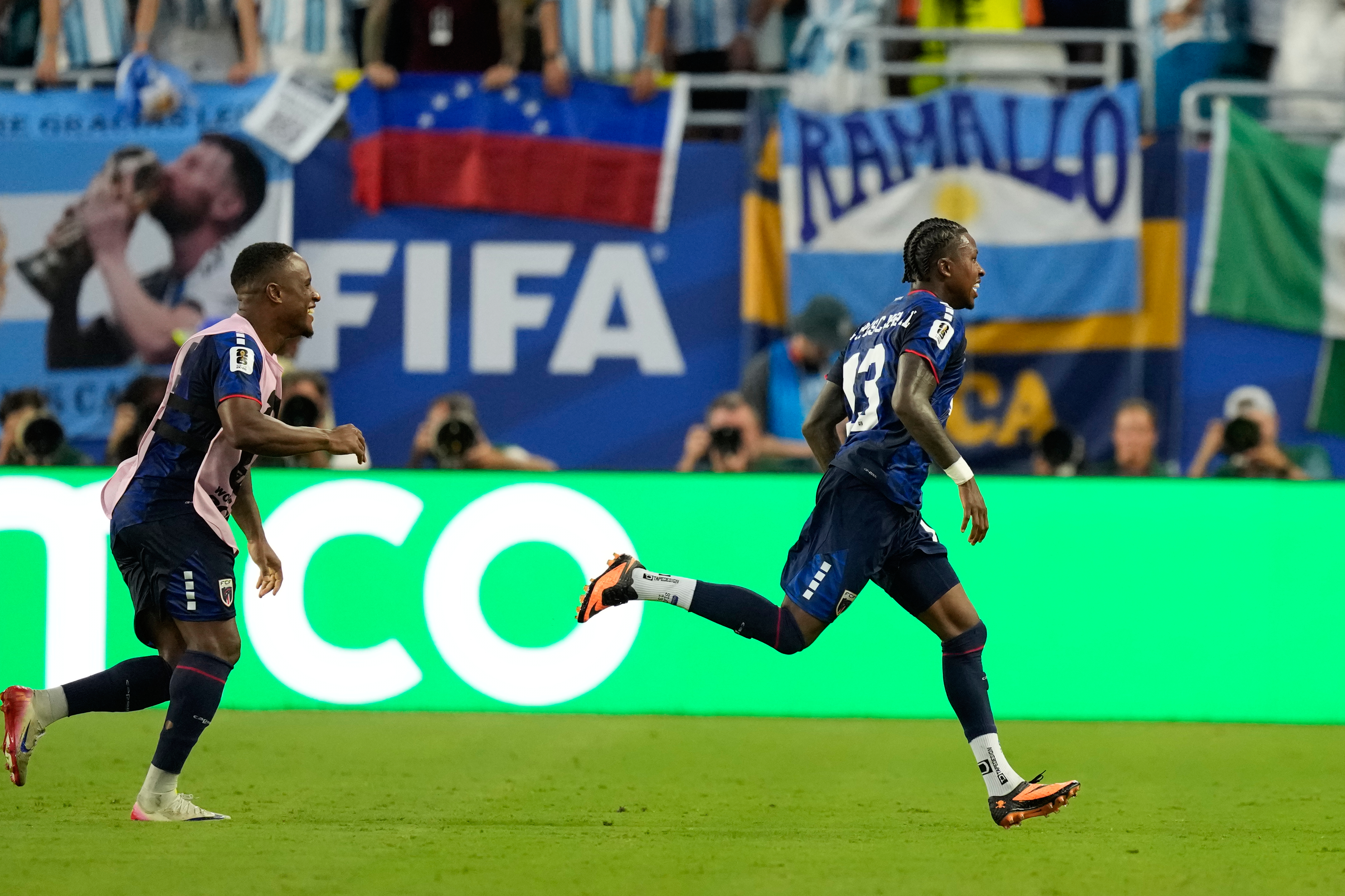Messi và các đồng đội "làm nền" cho khoảnh khắc bùng nổ cảm xúc tại FIFA World Cup 2026™- Ảnh 2. Messi và các đồng đội "làm nền" cho khoảnh khắc bùng nổ cảm xúc tại FIFA World Cup 2026™- Ảnh 2.