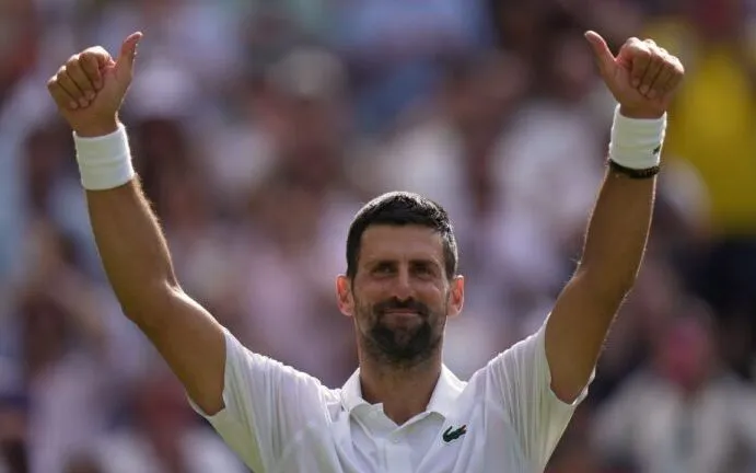 Djokovic lập kỷ lục mới tại Wimbledon, vượt mặt Federer