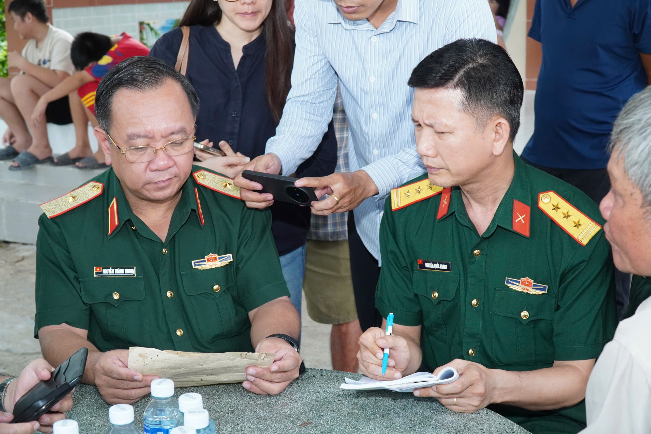 Quy tập thêm 9 hài cốt liệt sĩ tại Công viên Lê Thị Riêng, xác minh danh tính thân nhân liệt sĩ Huỳnh Văn Quên - Ảnh 8.