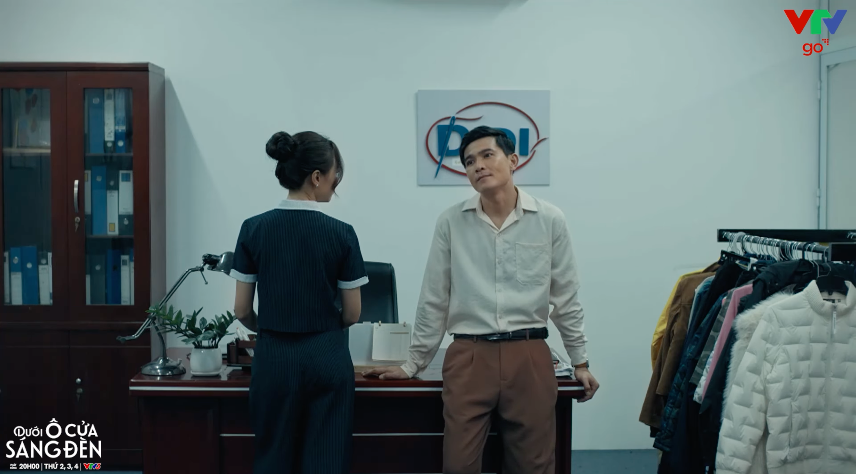 Dưới Ô Cửa Sáng Đèn - Tập 24: Diệu Bán Xưởng, Ôm Sinh Như Lời Chia Tay- Ảnh 13.