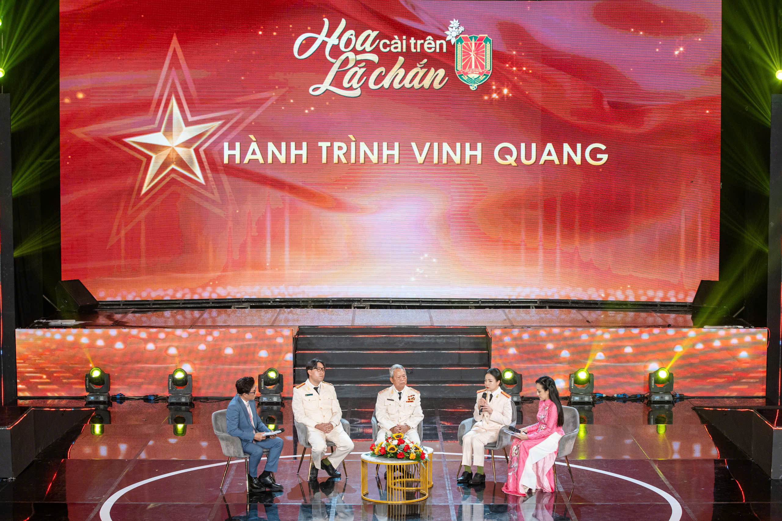 Hoa cài trên lá chắn: Bản hùng ca về lực lượng An ninh nhân dân Việt Nam- Ảnh 1.