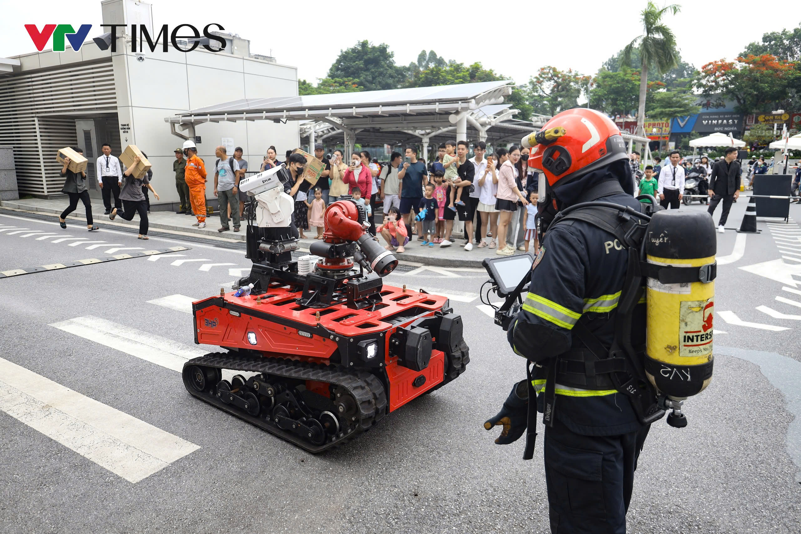 Hơn 1.200 c&aacute;n bộ, chiến sĩ diễn tập chữa ch&aacute;y, cứu nạn quy m&ocirc; lớn tại H&agrave; Nội - Ảnh 10.