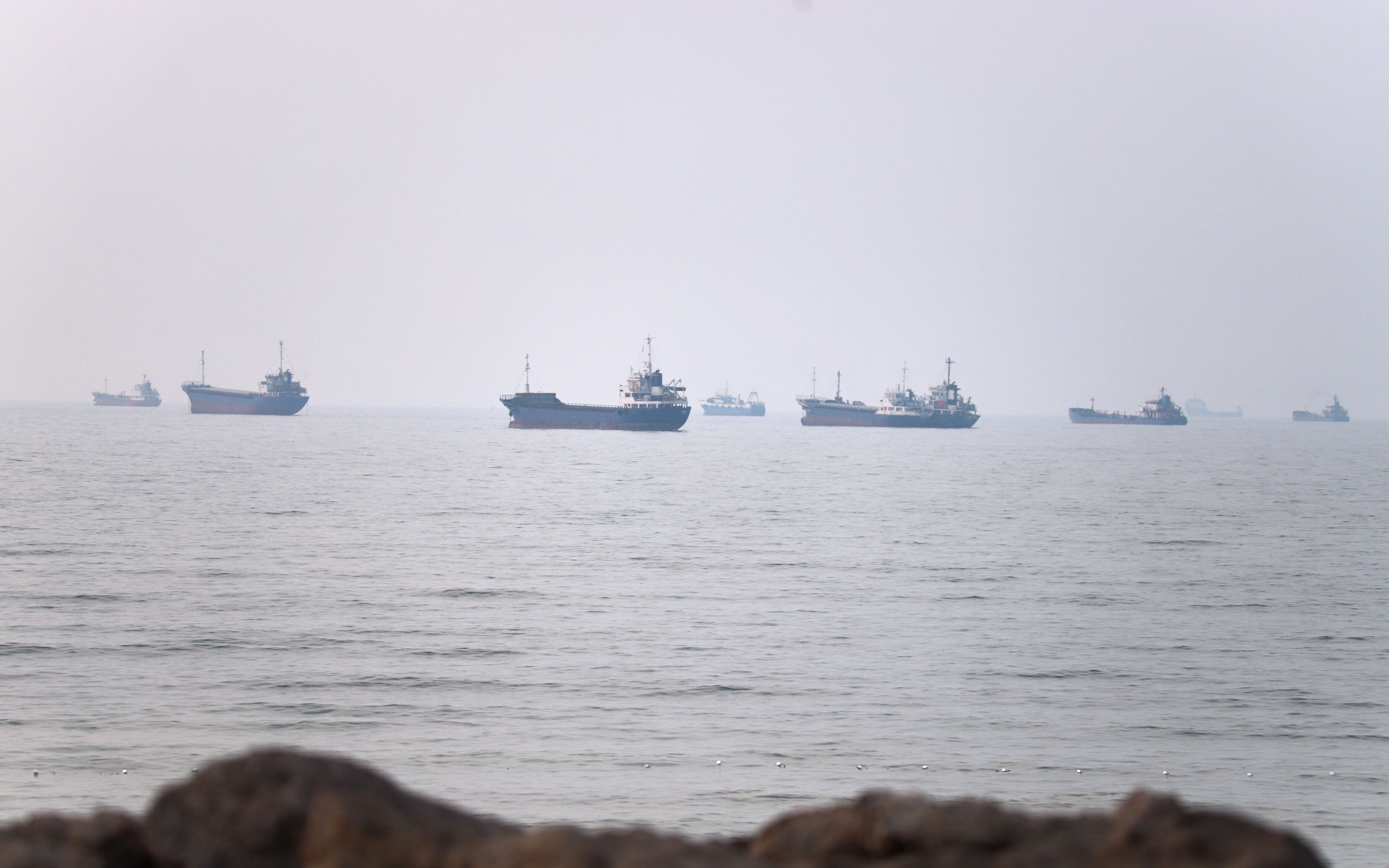 Iran nêu điều kiện mở lại eo biển Hormuz- Ảnh 2.