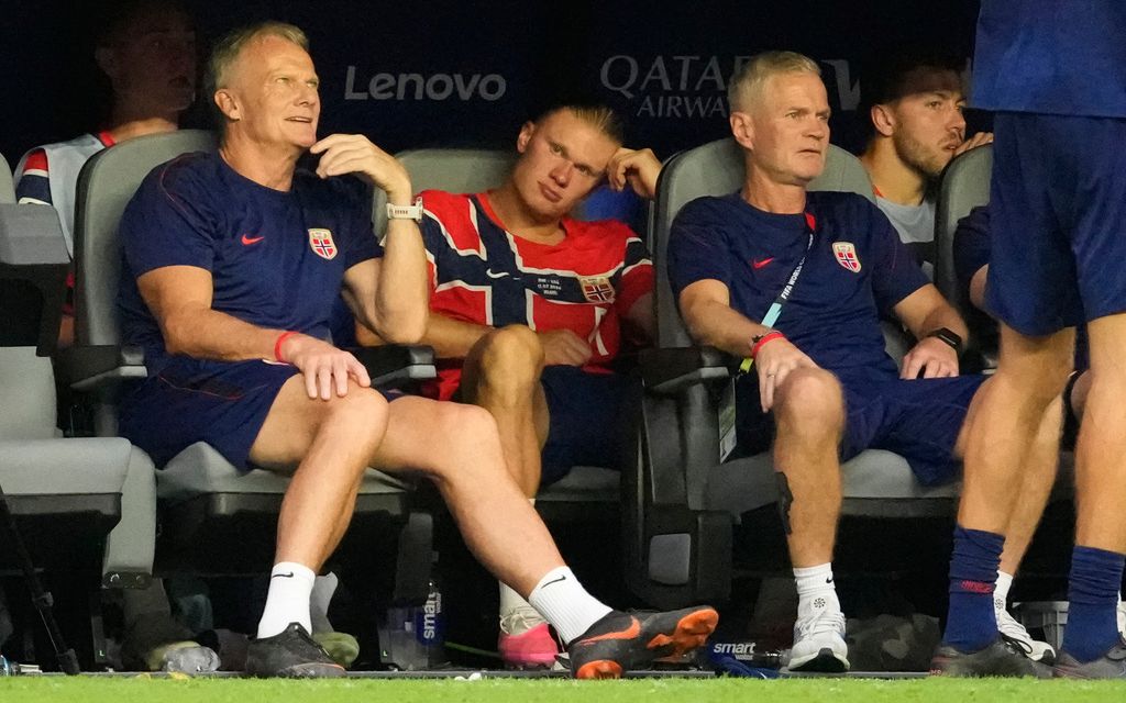 FIFA bác bỏ thông tin bóng chạm dây cáp trong bàn thắng đầu tiên của tuyển Anh - Ảnh 1.