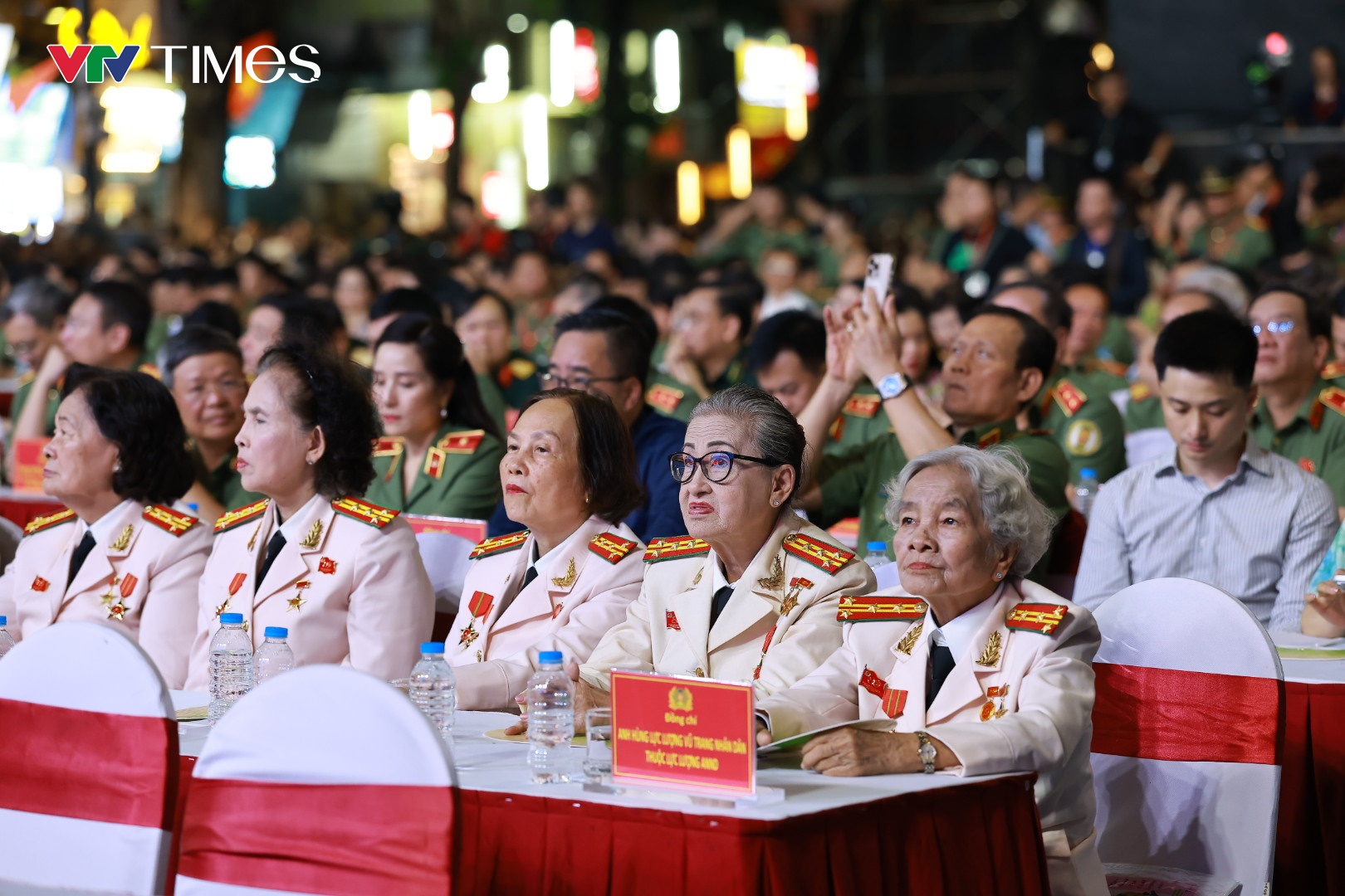 Gala Tổ quốc b&igrave;nh y&ecirc;n: D&ograve;ng chảy 80 năm của l&ograve;ng trung th&agrave;nh v&agrave; bản lĩnh - Ảnh 3.
