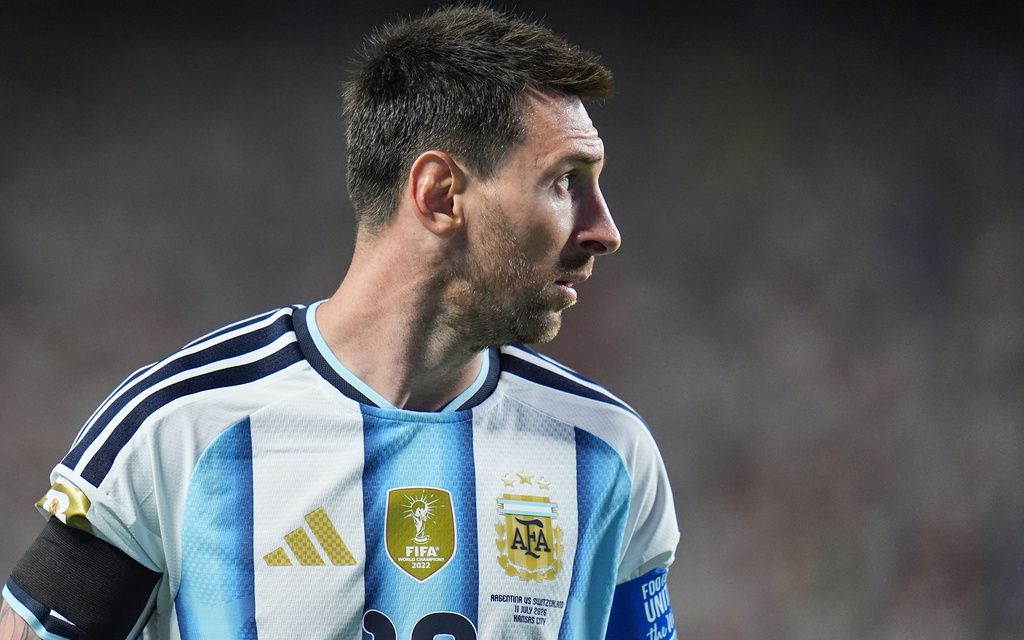 Trận bán kết Anh - Argentina sẽ được trọng tài người Mỹ điều khiển - Ảnh 1.