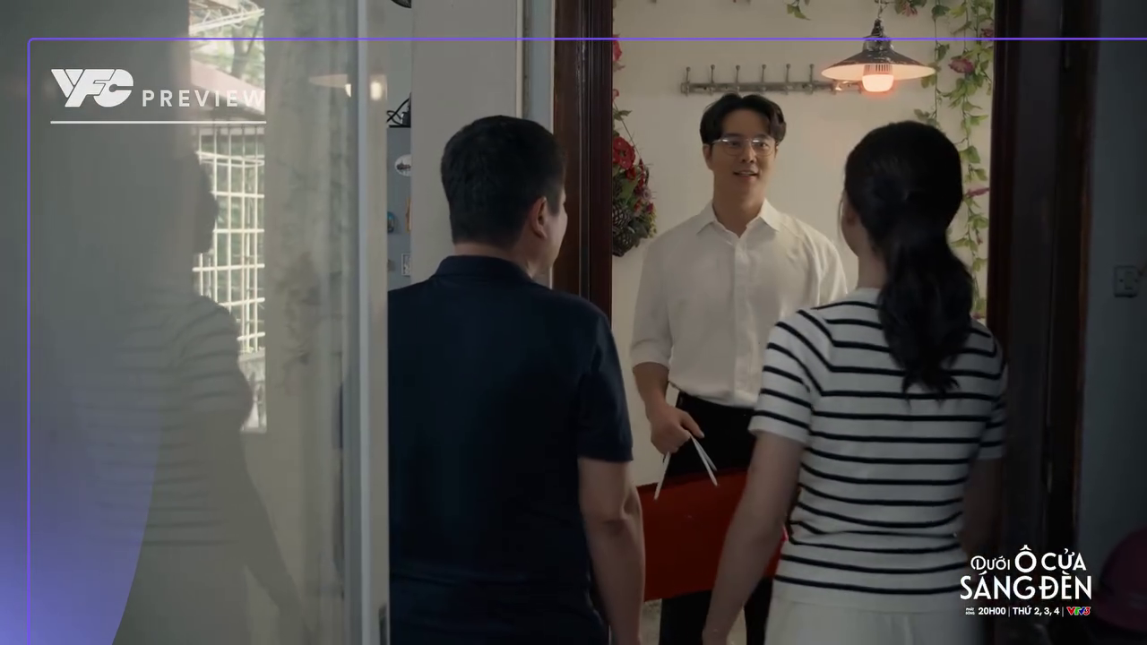 Dưới Ô Cửa Sáng Đèn - Tập 26: Cả Xóm Trầm Trồ Trước Sơn, Sinh Càng Tự Ti 10 Dưới Ô Cửa Sáng Đèn - Tập 26: - Ảnh 1.