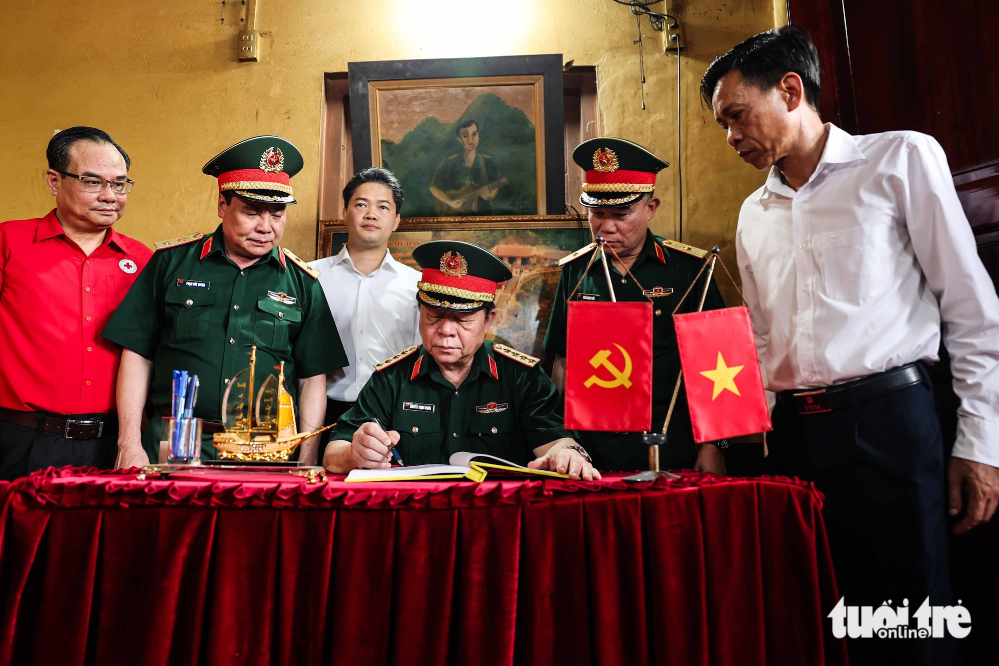 Đại tướng Nguyễn Trọng Nghĩa viếng liệt sĩ tại Mặt trận Vị Xuyên- Ảnh 4.