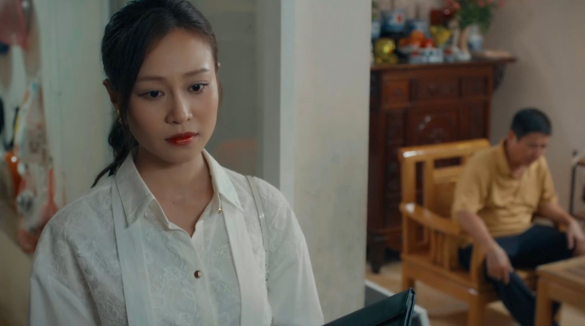 Dưới Ô Cửa Sáng Đèn - Tập 26: Nhìn Diệu Lên Xe Sang Của Sơn, Sinh Vừa Cay, Vừa Tự Ti- Ảnh 9.
