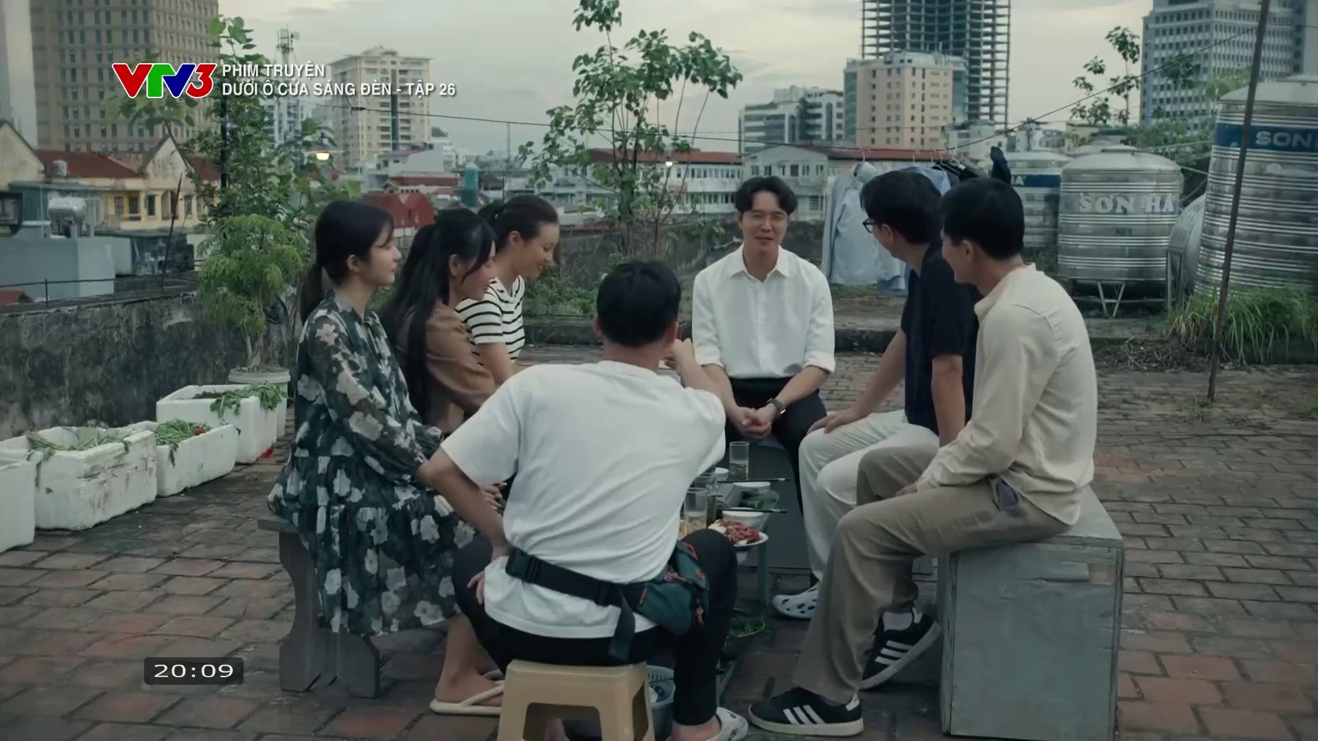 Dưới Ô Cửa Sáng Đèn - Tập 26: Nhìn Diệu Lên Xe Sang Của Sơn, Sinh Vừa Cay, Vừa Tự Ti- Ảnh 2.