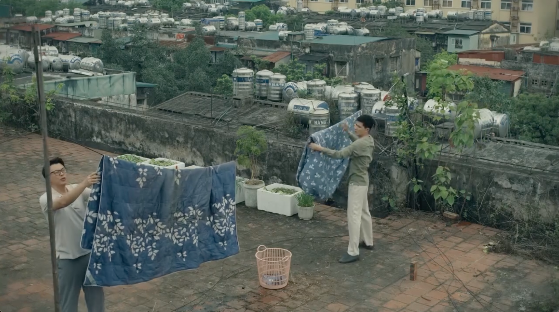 Dưới Ô Cửa Sáng Đèn - Tập 27: Sinh Giận Dỗi Khi Thấy Diệu Đi Với Sơn, Sau Đó Lại Nhắn Tin Xin Lỗi 10 Dưới Ô Cửa Sáng Đèn - Tập 27: Sinh Giận Lẫy Khi Thấy Diệu Đi Với Sơn, Sau Đó Lại Nhắn Tin Xin Lỗi - Ảnh 1.