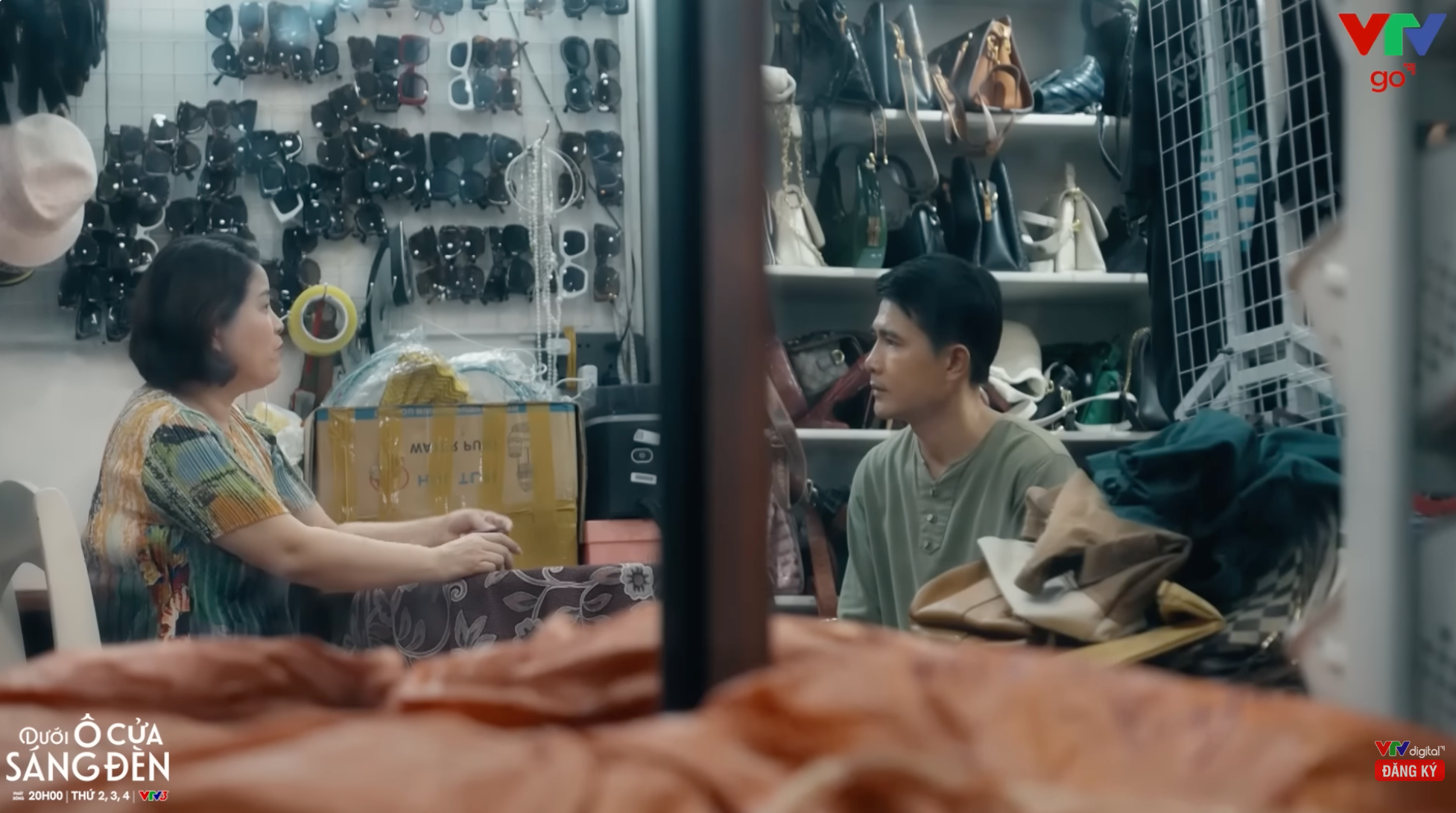 Dưới Ô Cửa Sáng Đèn - Tập 27: Sinh Giận Dỗi Khi Thấy Diệu Đi Với Sơn, Sau Đó Lại Nhắn Tin Xin Lỗi 13 Dưới Ô Cửa Sáng Đèn - Tập 27: Sinh Giận Lẫy Khi Thấy Diệu Đi Với Sơn, Sau Đó Lại Nhắn Tin Xin Lỗi - Ảnh 4.