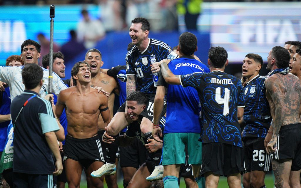 Những khoảnh khắc đáng nhớ nhất của Messi cùng tuyển Argentina - từ World Cup, Copa America và hơn thế - Ảnh 9.